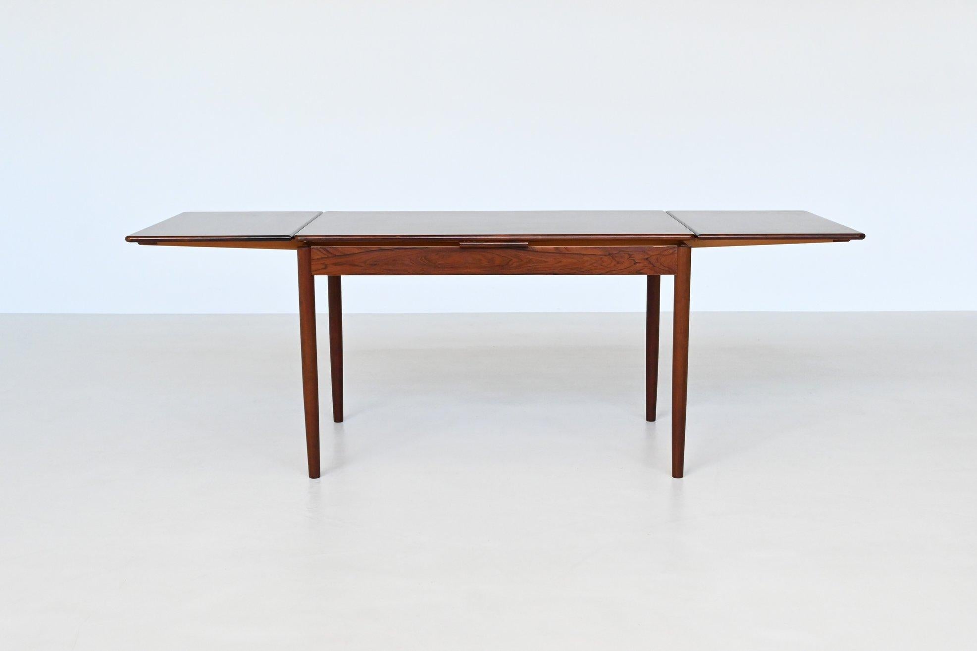 Mid-Century Modern Table de salle à manger extensible scandinave en bois dur Danemark 1960 en vente