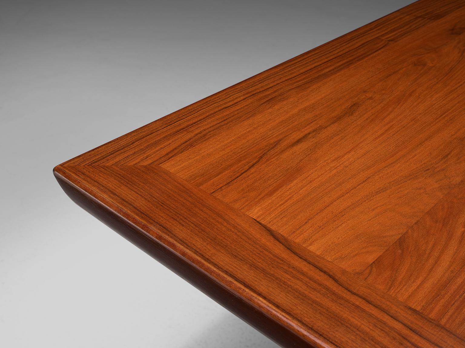 Wood Scandinavian Extendable Dining Table in Rosewood