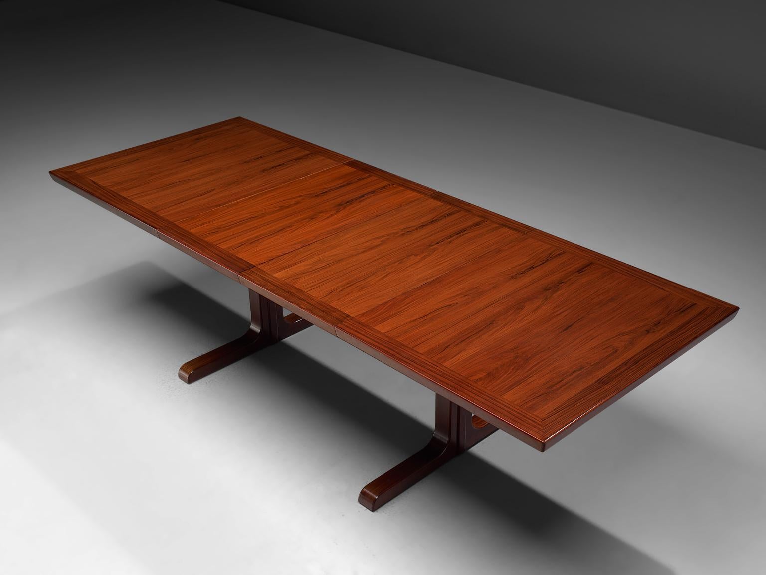 Scandinavian Extendable Dining Table in Rosewood 1