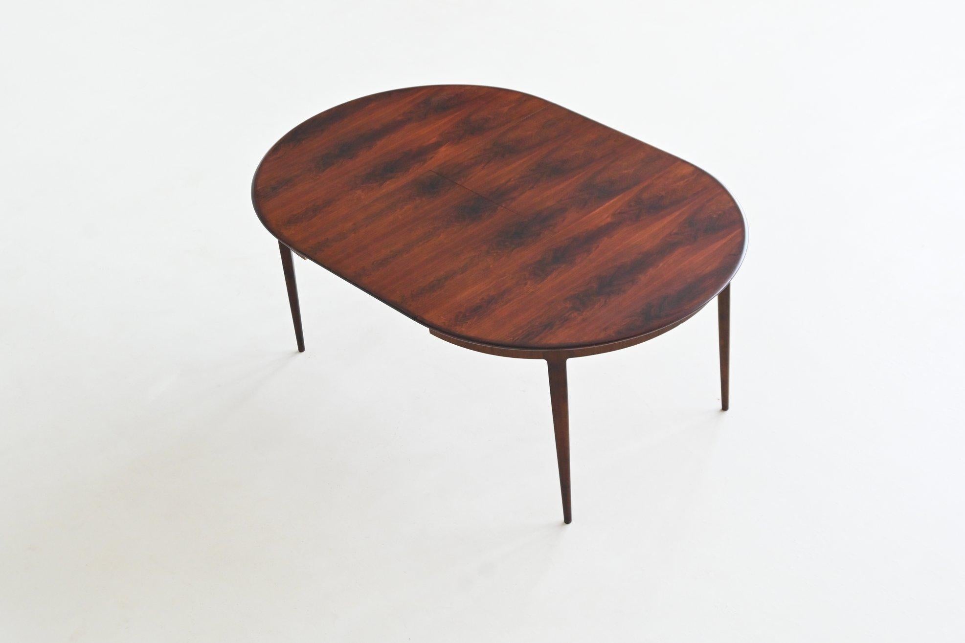 Table de salle à manger à rallonge scandinave en bois de rose Milieu du siècle Danemark 1960 en vente 9