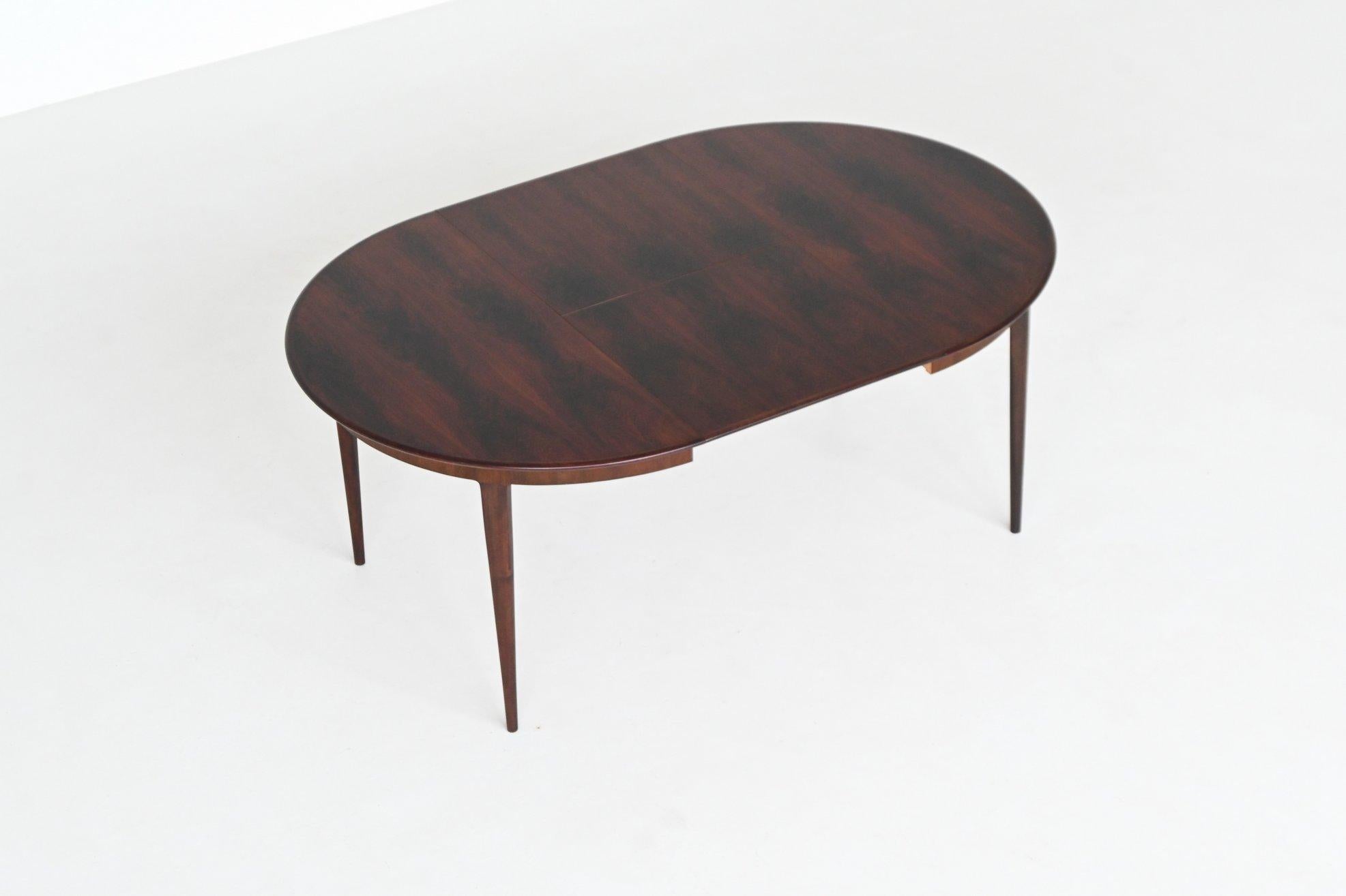 Table de salle à manger à rallonge scandinave en bois de rose Milieu du siècle Danemark 1960 en vente 2