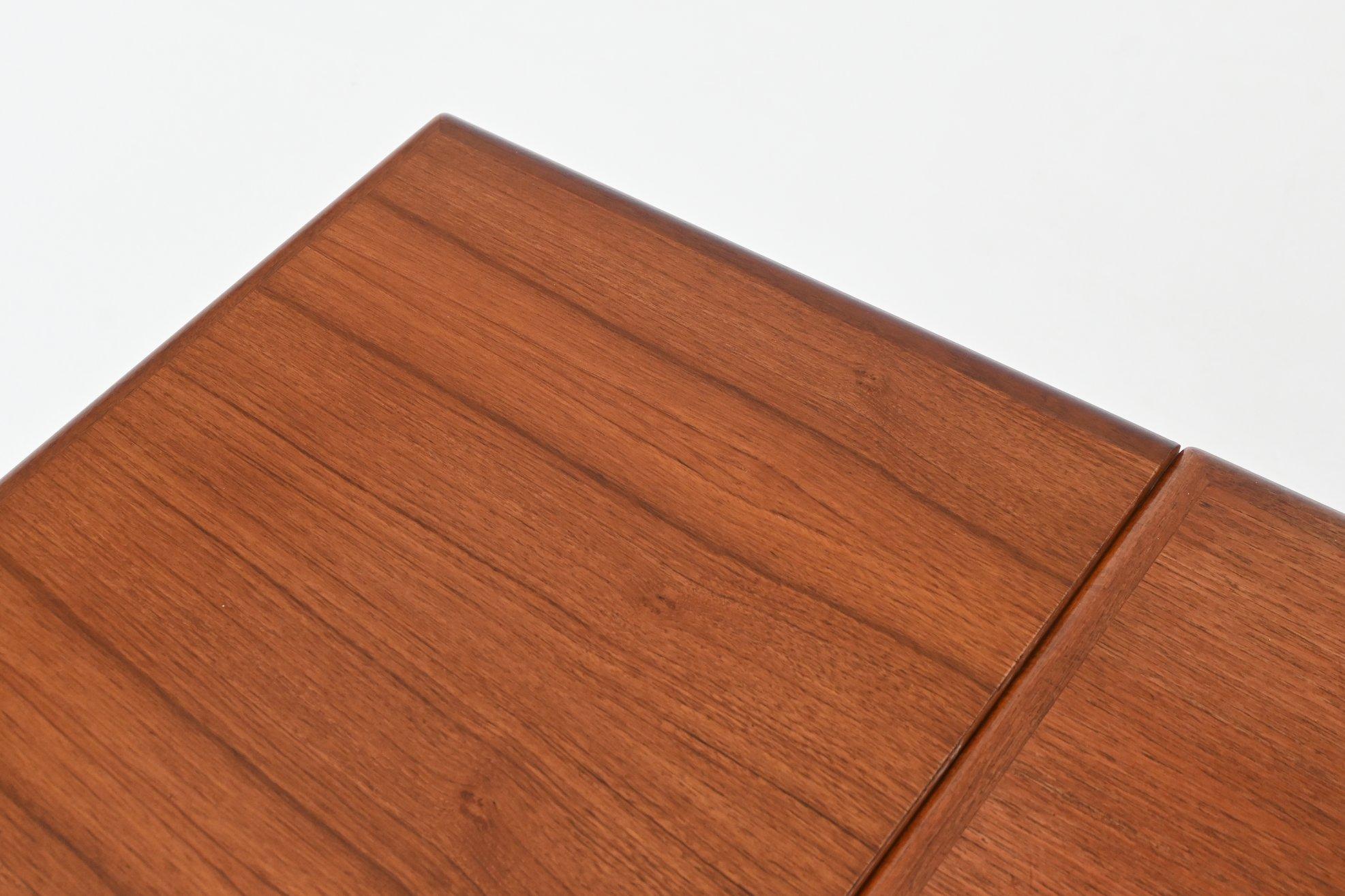 Mesa de comedor extensible escandinava de teca Mediados de siglo Dinamarca 1960 en venta 7