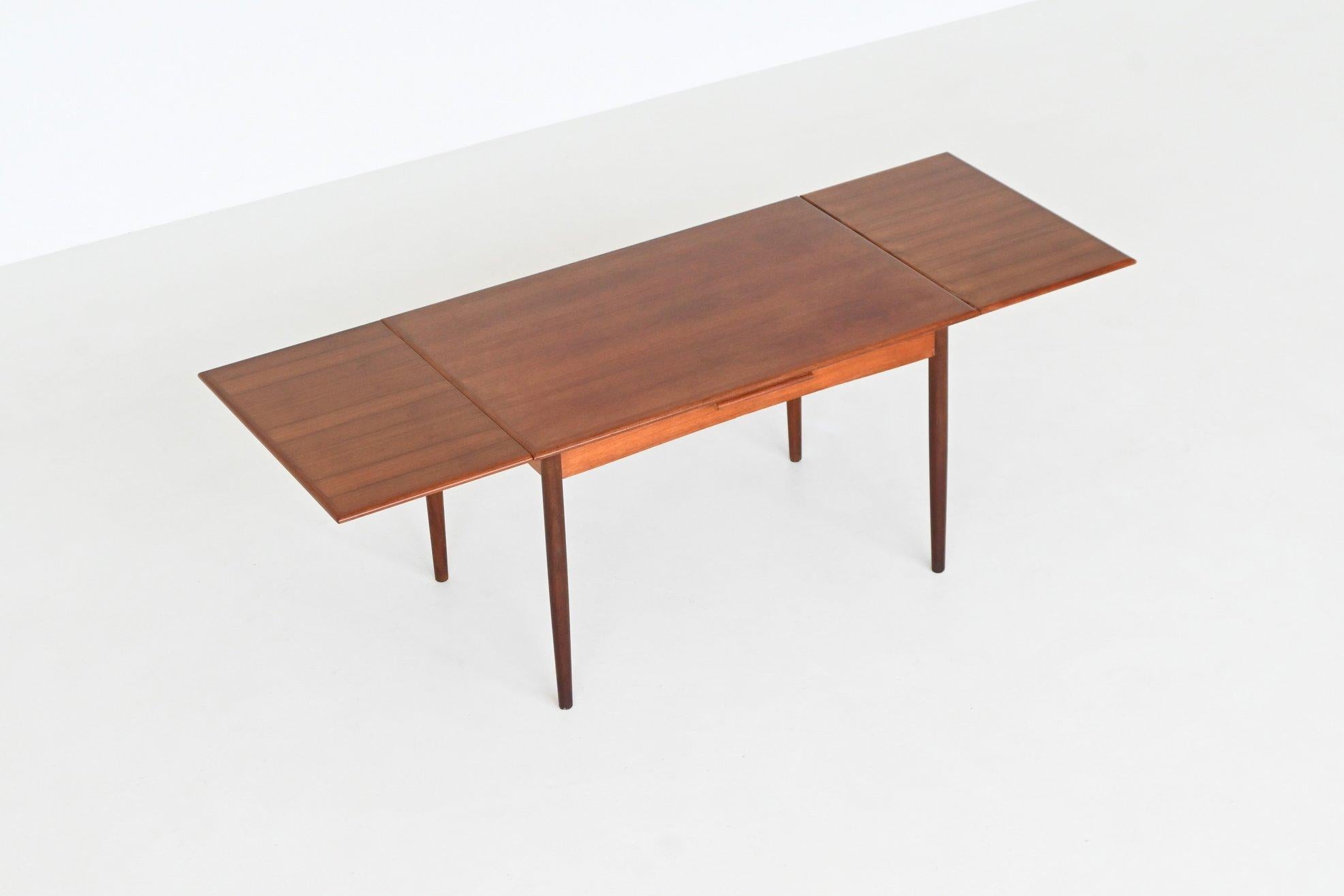 Mesa de comedor extensible escandinava de teca Mediados de siglo Dinamarca 1960 en venta 3