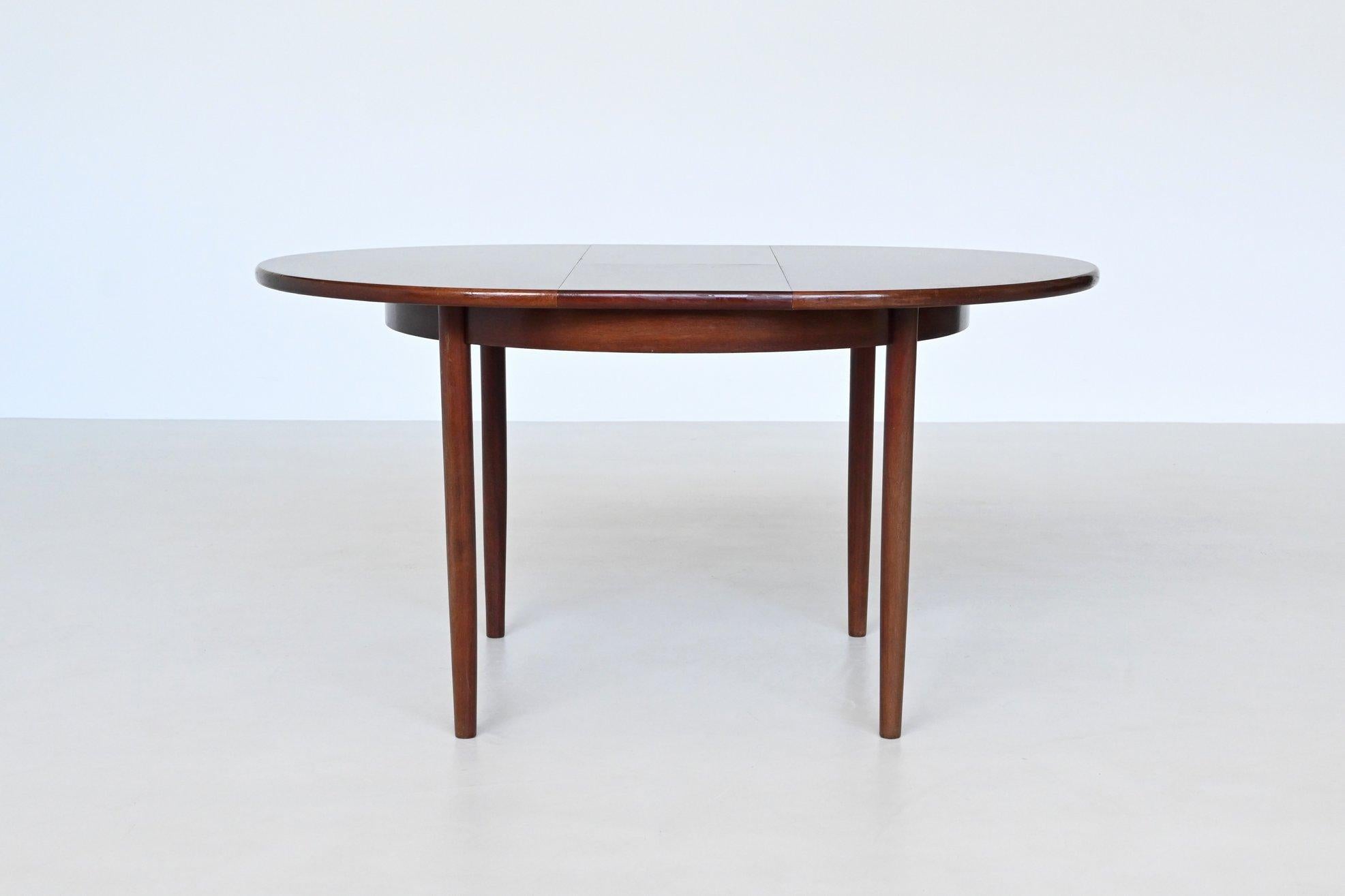 Mid-Century Modern Scandinavian extendable dining table oval in rosewood Denmark 1960