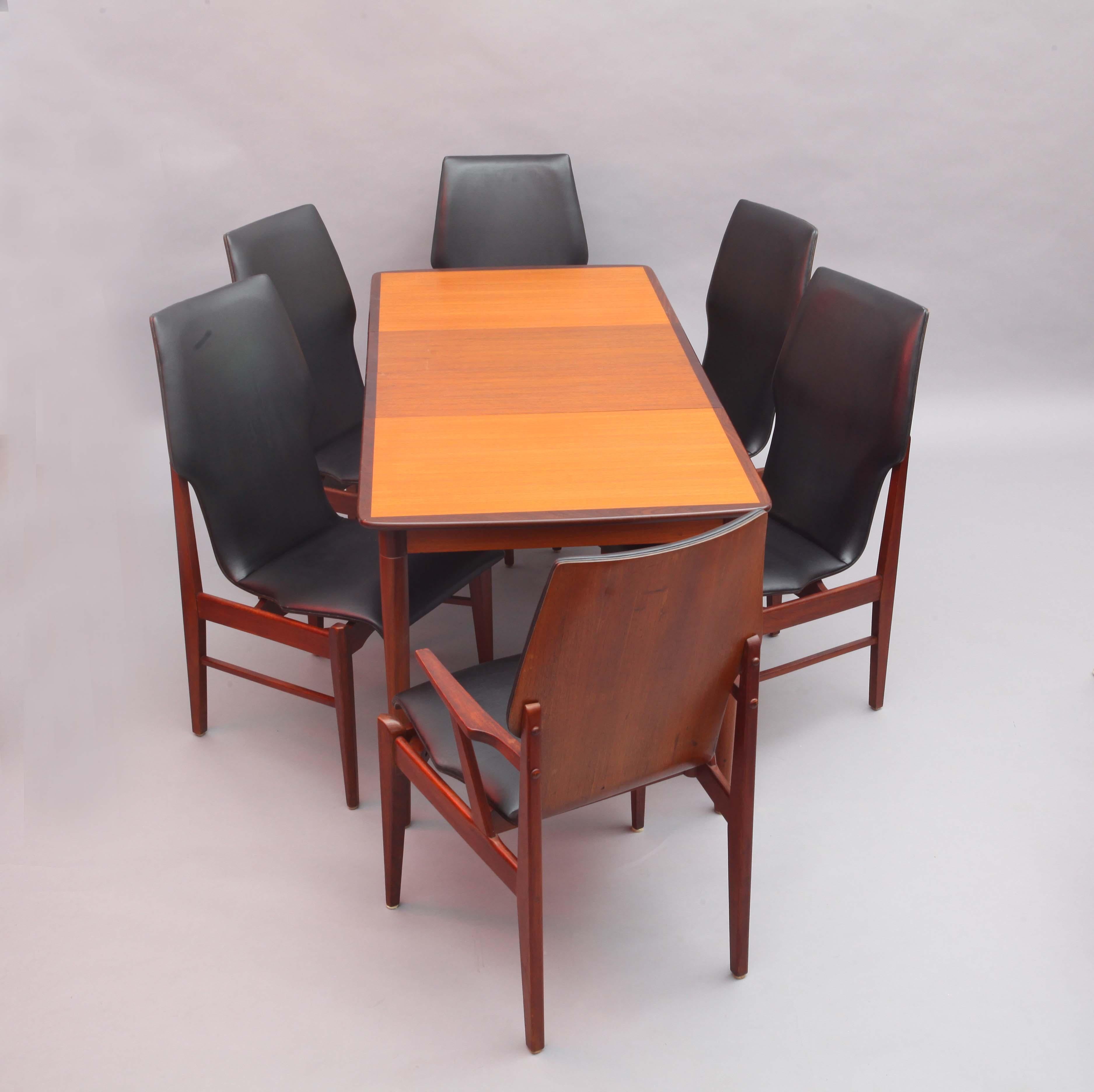 Extendable dining table with six chairs
Denmark, 1950
teak wood,
leatherette.