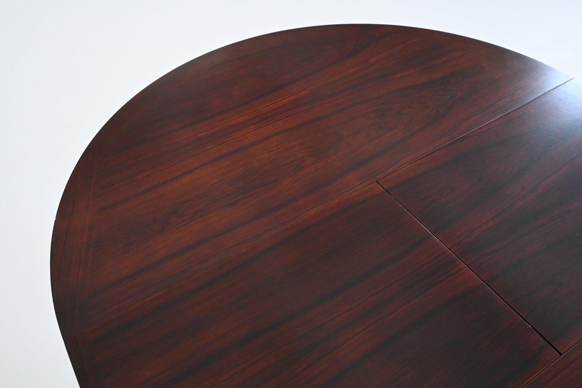 Scandinavian extendable oval shaped dining table rosewood Denmark 1960 4