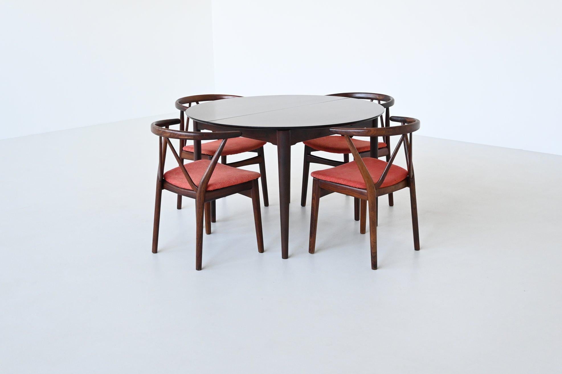 Beautiful oval shaped rosewood extendable dining table by unknown designer or manufacturer, Denmark 1960. This well-crafted table is made of amazingly grained and warm rosewood. The tapered legs are made of solid rosewood and could be dismantled