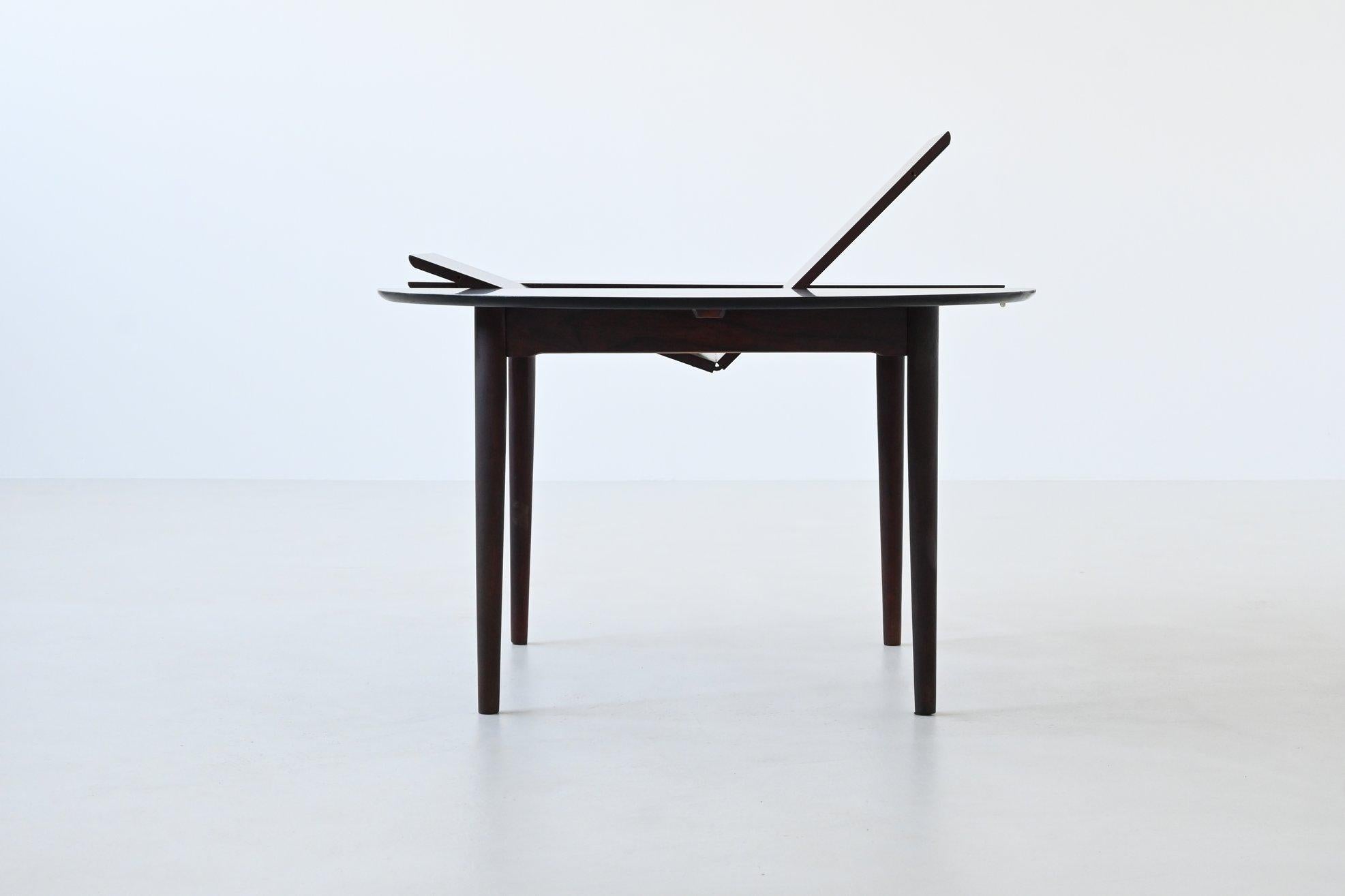 Mid-20th Century Scandinavian extendable oval shaped dining table rosewood Denmark 1960