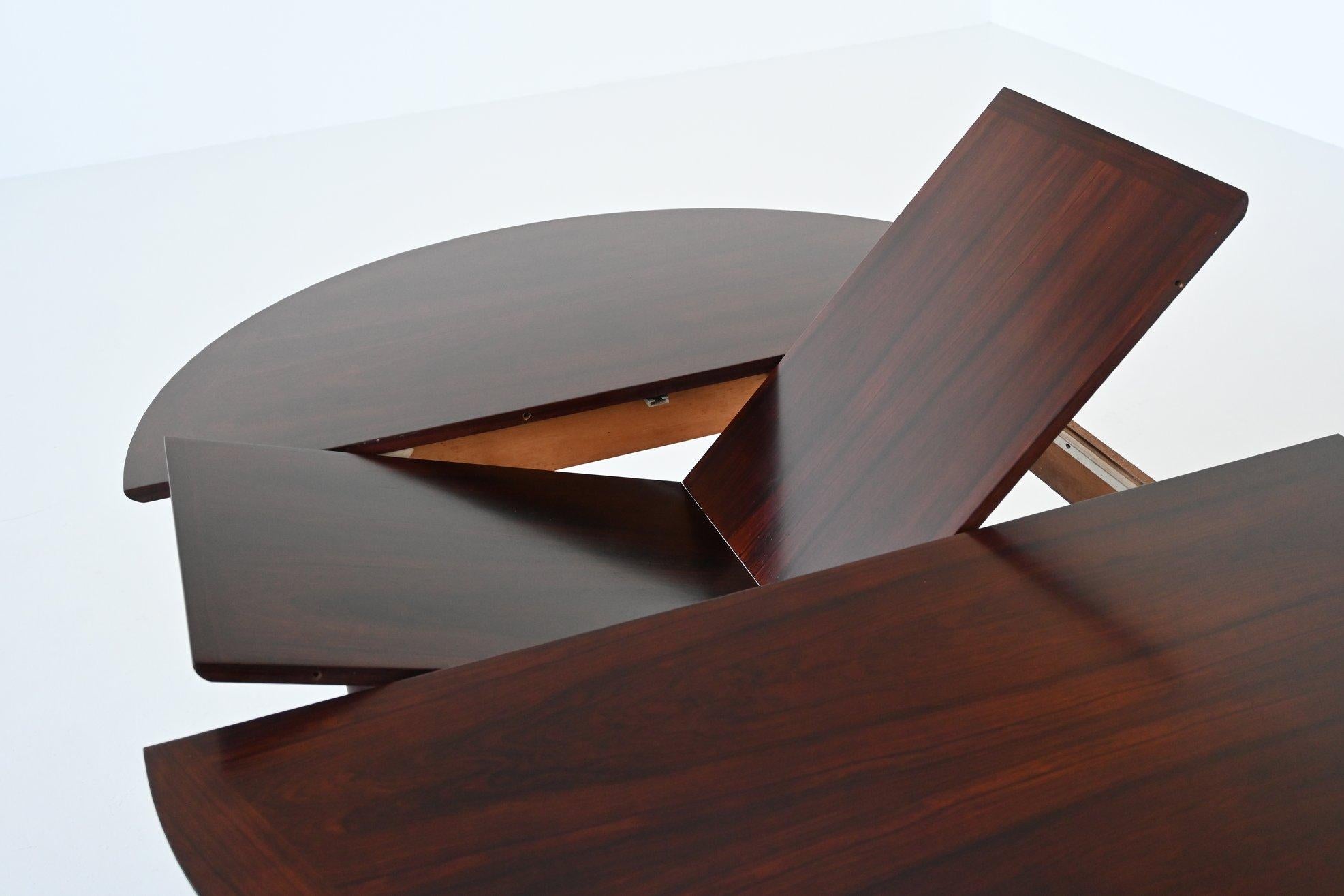 Rosewood Scandinavian extendable oval shaped dining table rosewood Denmark 1960