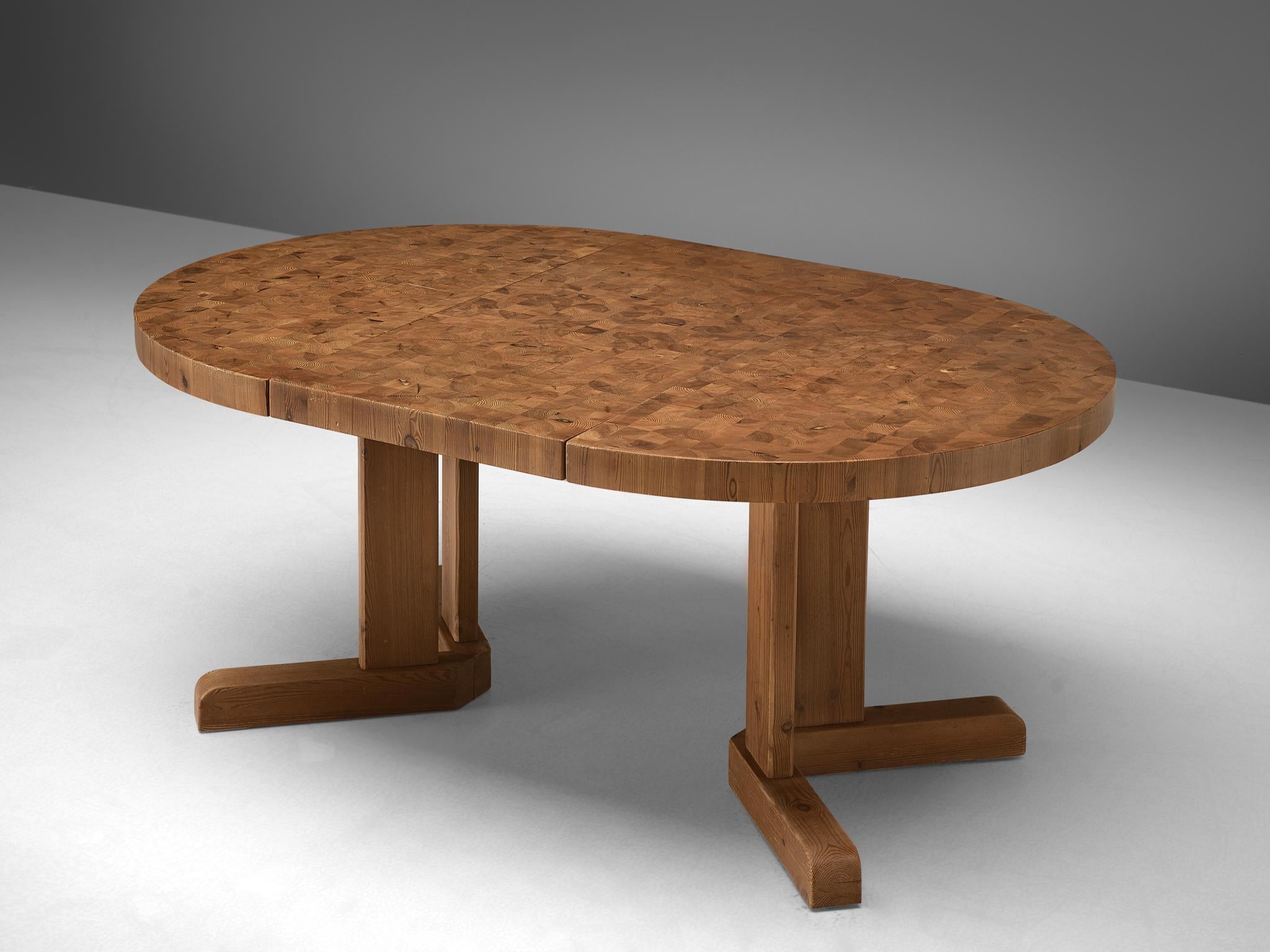 Round dining table, solid pinewood, Denmark, 1960s.

This Scandinavian Modern table features a top executed with pine end-grain wood, which shows a natural pattern. The sturdy table top can be extended with an additional leaf, to form an oval top