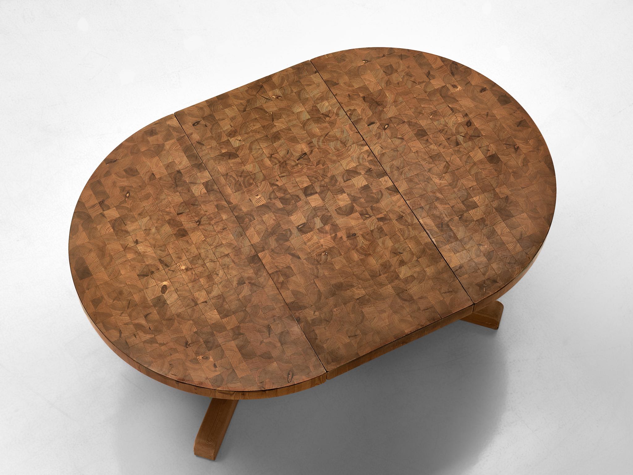 Scandinavian Extendable Pine End-Grain Table In Good Condition In Waalwijk, NL