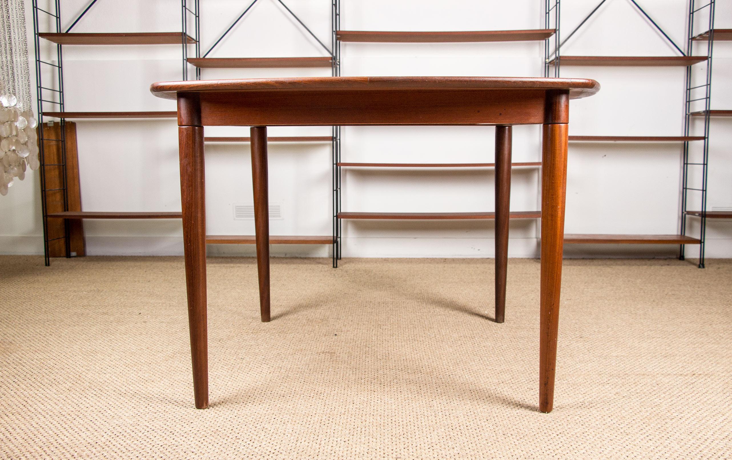 Dining table almost square in shape but with a slight diamond shape (oblong) two separate extensions 45 cm wide each. Can accommodate 6/8 guests. Very elegant design. Very nice workmanship. Easy screw-on feet for storage and transport.