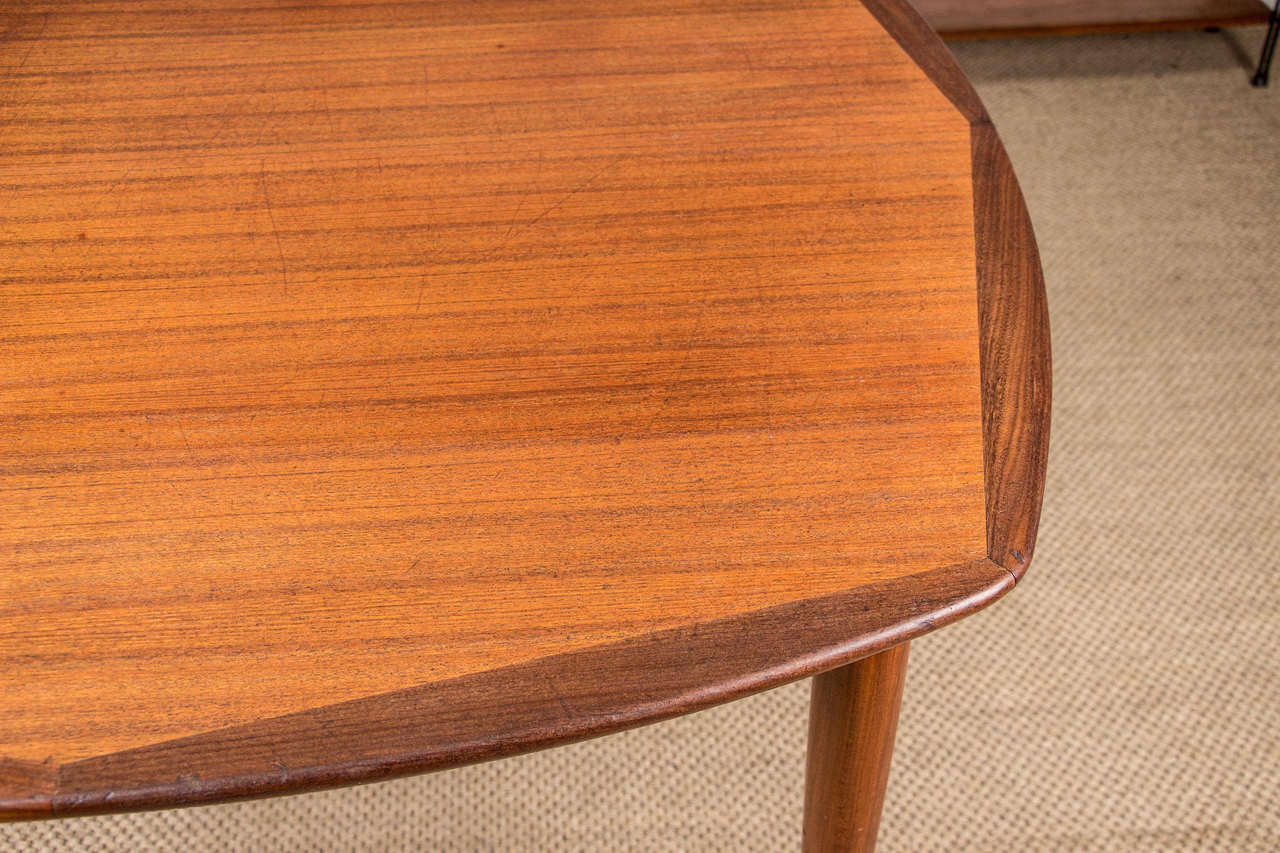 Scandinavian Extendable Teak Square Dining Table, Alf Aarseth for Gustav Bahus In Excellent Condition In JOINVILLE-LE-PONT, FR