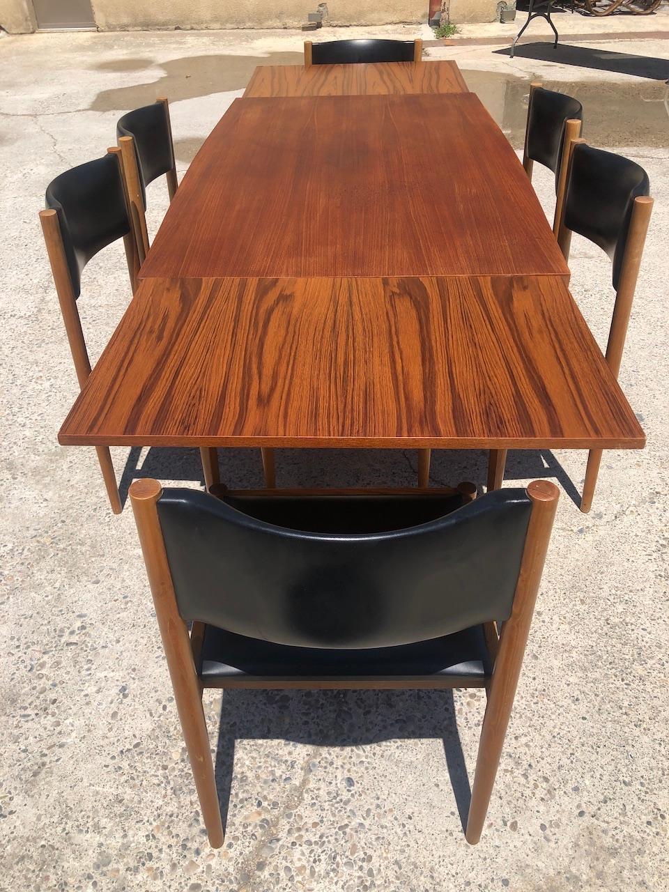 Skandinavischer ausziehbarer Teakholztisch und 6 Stühle, 1965 im Zustand „Gut“ in Saint Rémy de Provence, FR