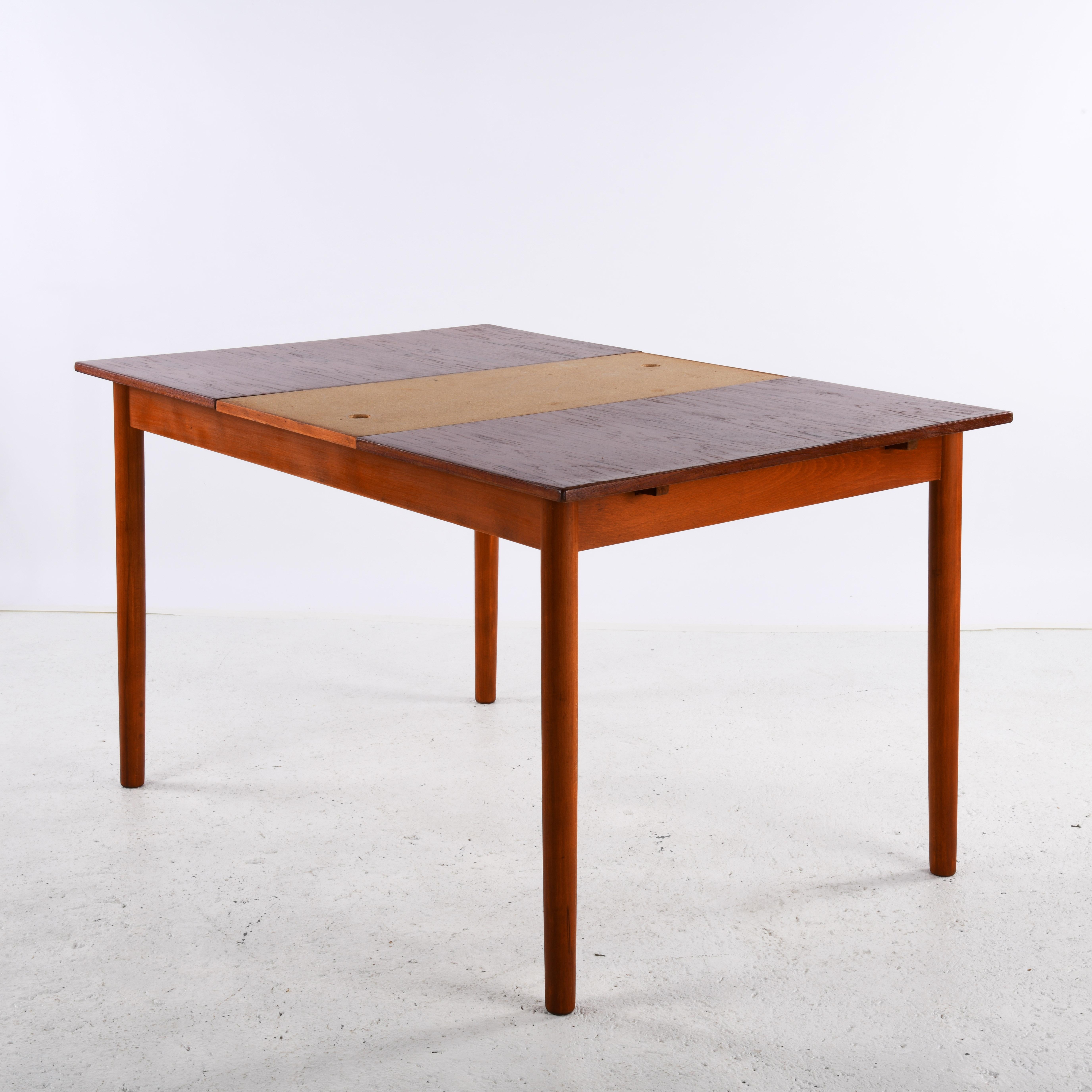 Scandinavian Modern Scandinavian extending dining table from the 1960s, in teak veneer.  For Sale