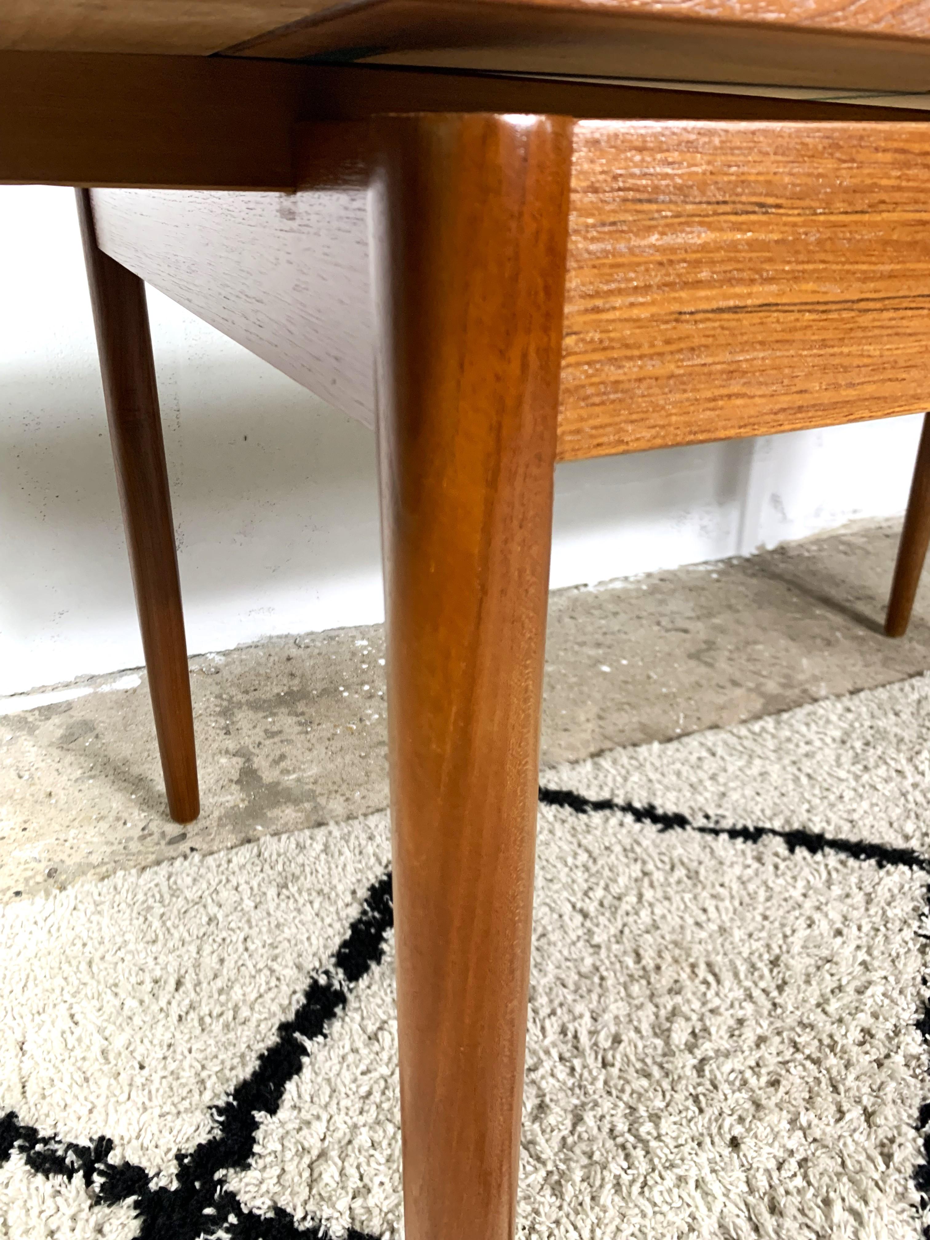 Table de salle à manger scandinave des années 1960, en placage de teck. Bon état - En vente à Bunnik, NL