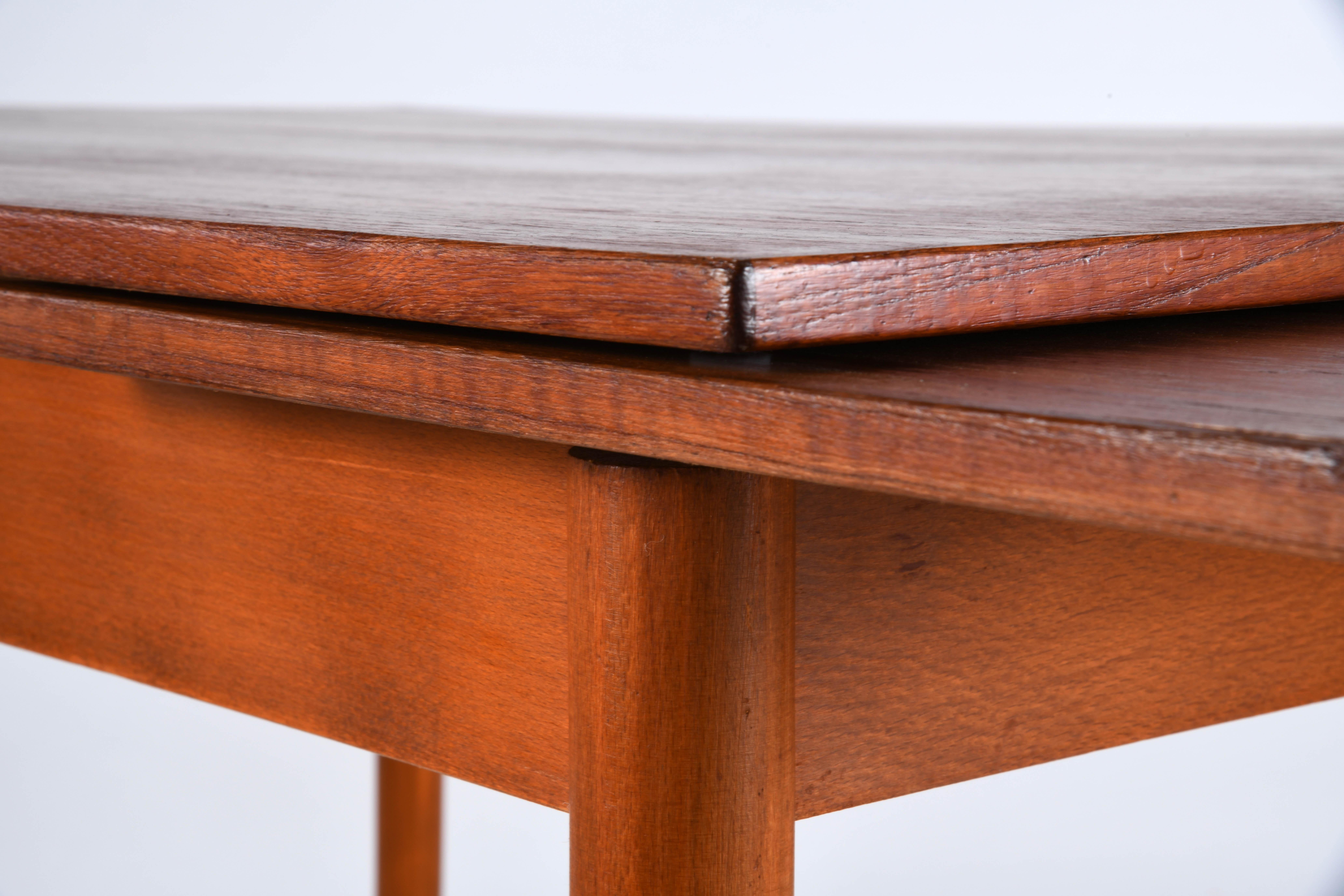 Mid-20th Century Scandinavian extending dining table from the 1960s, in teak veneer.  For Sale