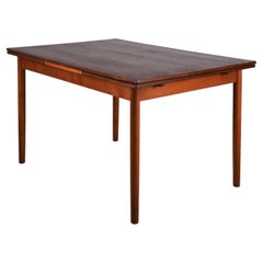 Scandinavian extending dining table from the 1960s, in teak veneer. 