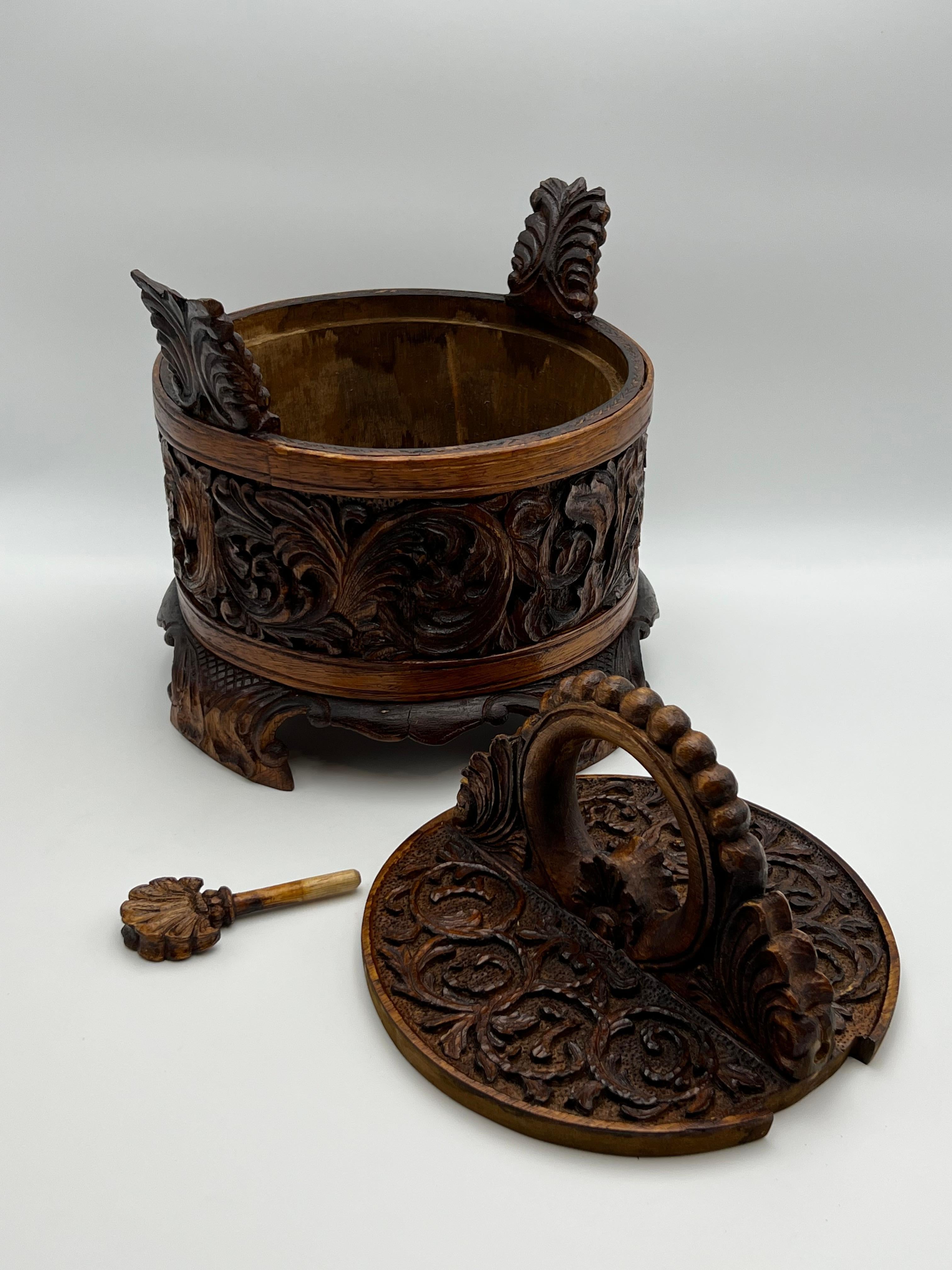 Scandinavian Farmhouse Butter Bucket, Hand-crafted, Gudbrandsdalen Folk Art For Sale 10