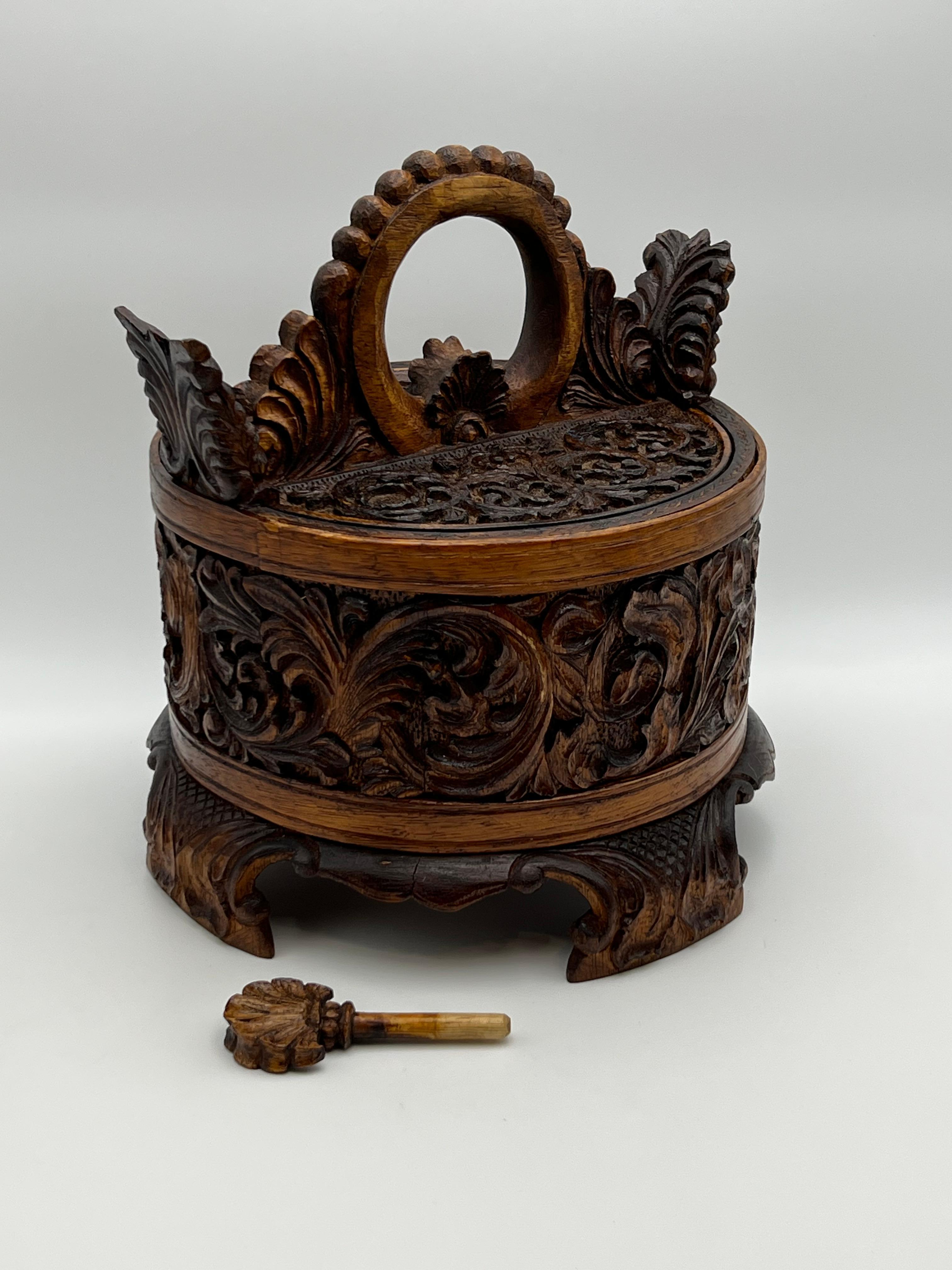 Scandinavian Farmhouse Butter Bucket, Hand-crafted, Gudbrandsdalen Folk Art For Sale 12