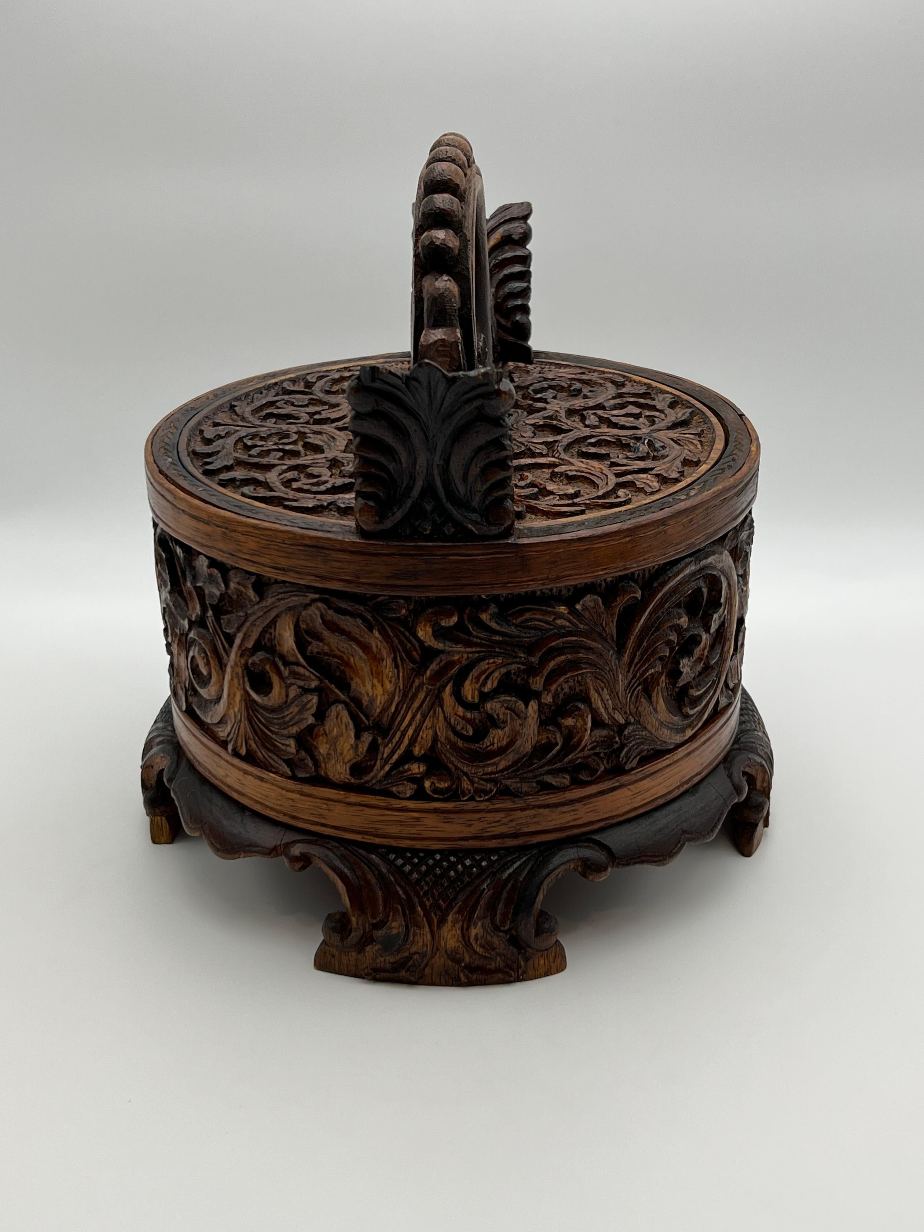 Scandinavian Farmhouse Butter Bucket, Hand-crafted, Gudbrandsdalen Folk Art For Sale 1