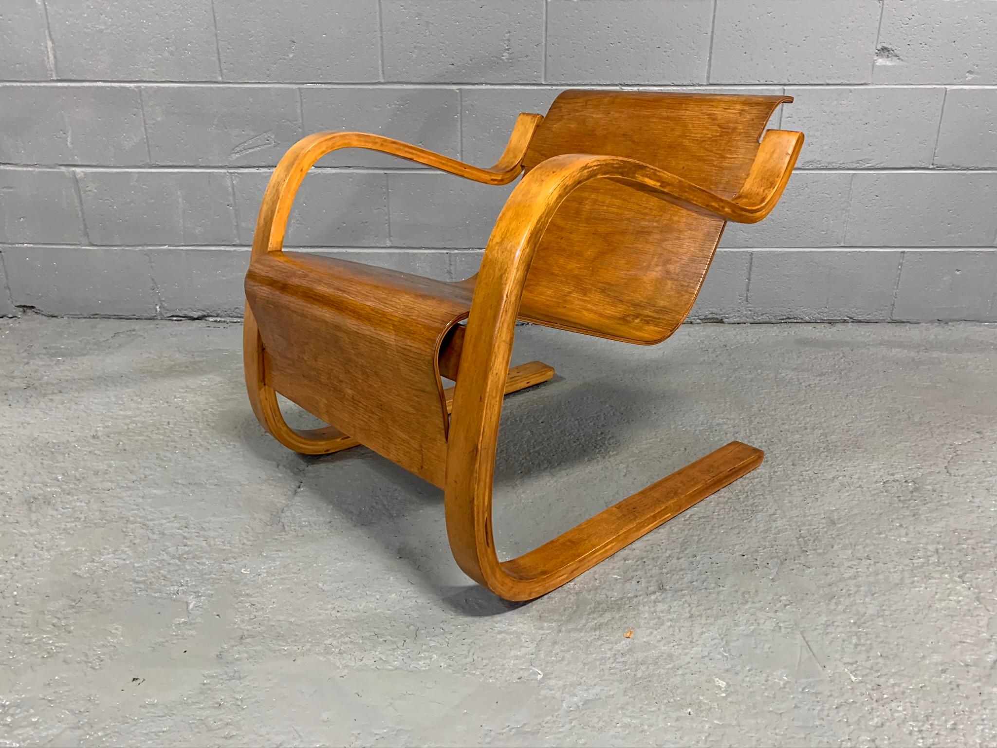 Scandinavian Finnish Cantilevered Lounge Armchair by Alvar Aalto In Good Condition In Belmont, MA