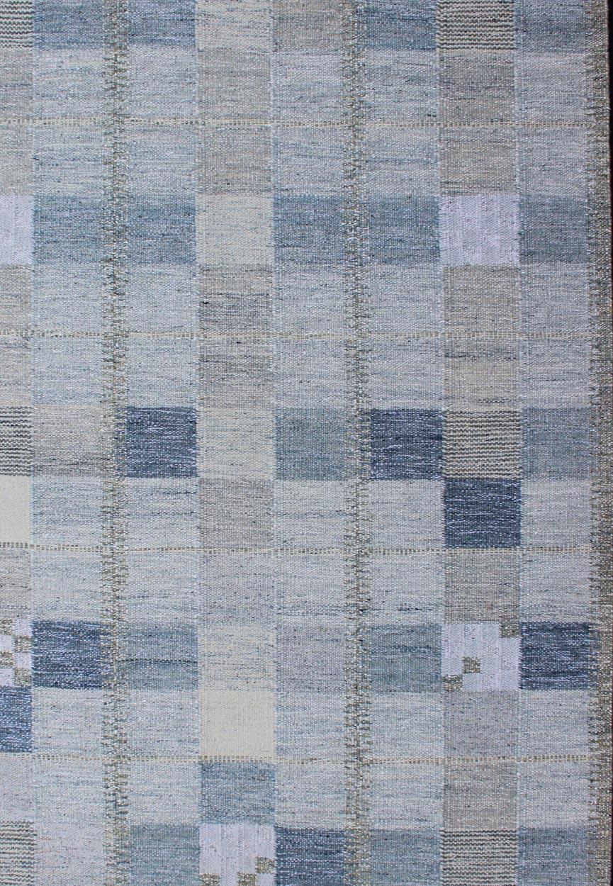 Gray and blue Scandinavian flat-weave design rug with geometric design, rug rjk-18843-shb-137-01, country of origin / type: India / Scandinavian flat-weave.

This Scandinavian flat-weave is inspired by the work of Swedish textile designers of the