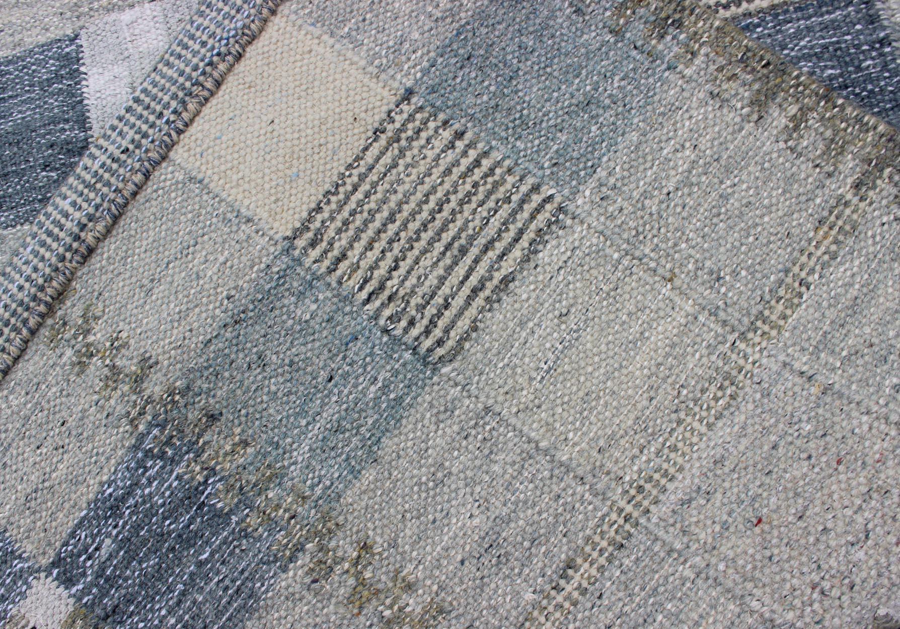Indiano Tappeto a trama piatta in stile scandinavo con disegno a scacchiera in grigio e blu in vendita