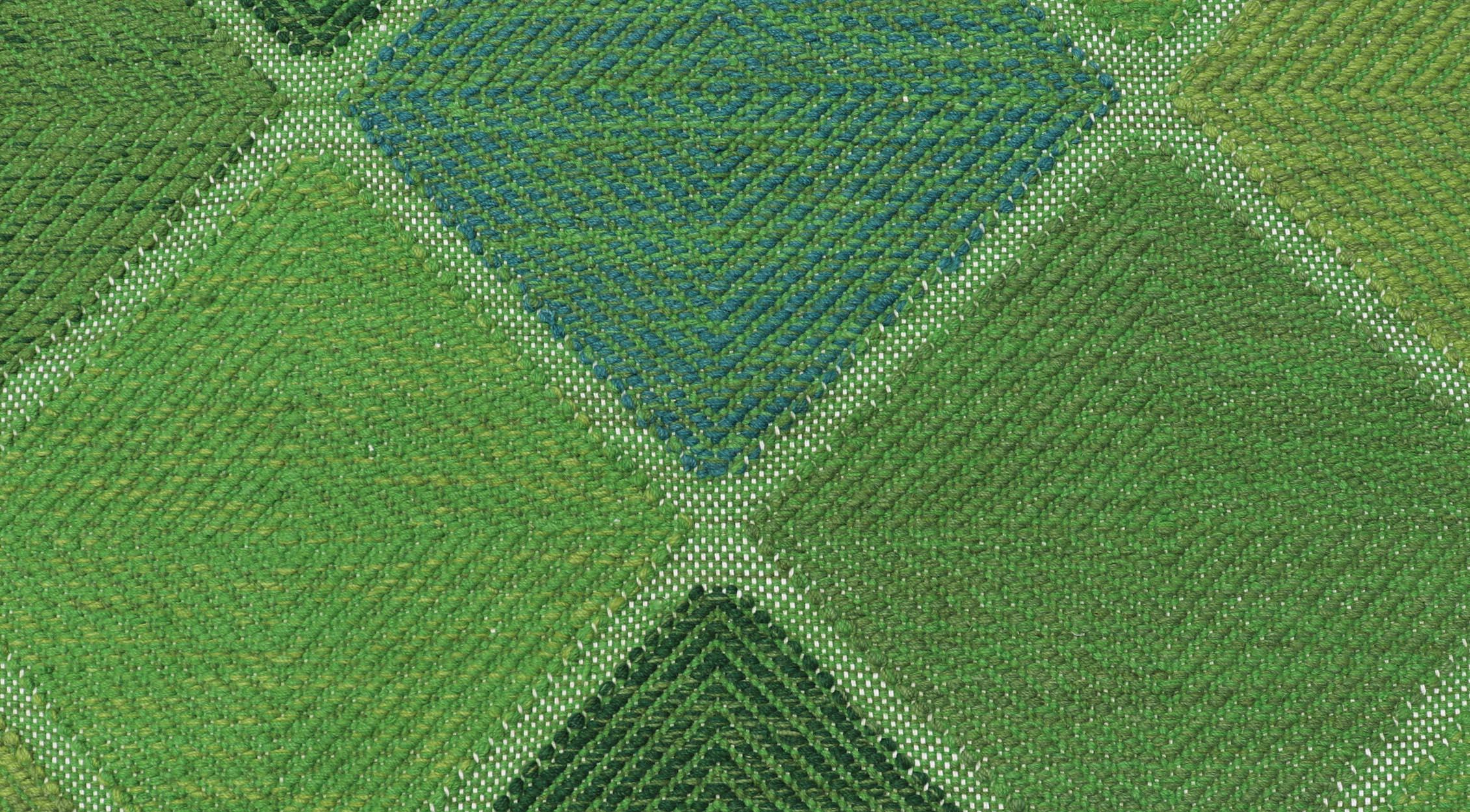 Skandinavischer Flachgewebe-Teppich mit geometrischen Mustern in üppigem Grün 4'0 x 6'2 (Skandinavische Moderne) im Angebot