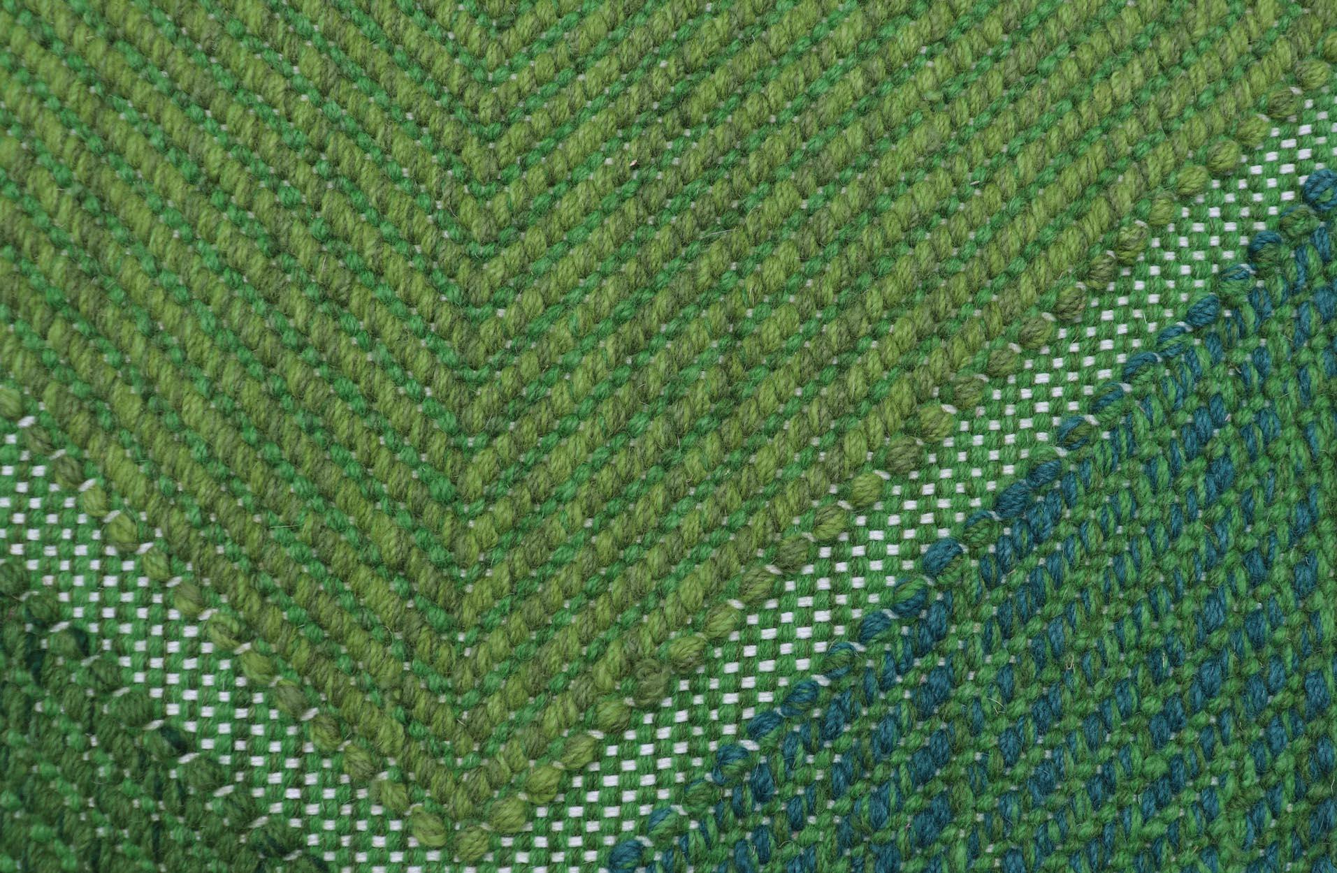 Skandinavischer Flachgewebe-Teppich mit geometrischen Mustern in üppigem Grün 4'0 x 6'2 (Handgewebt) im Angebot