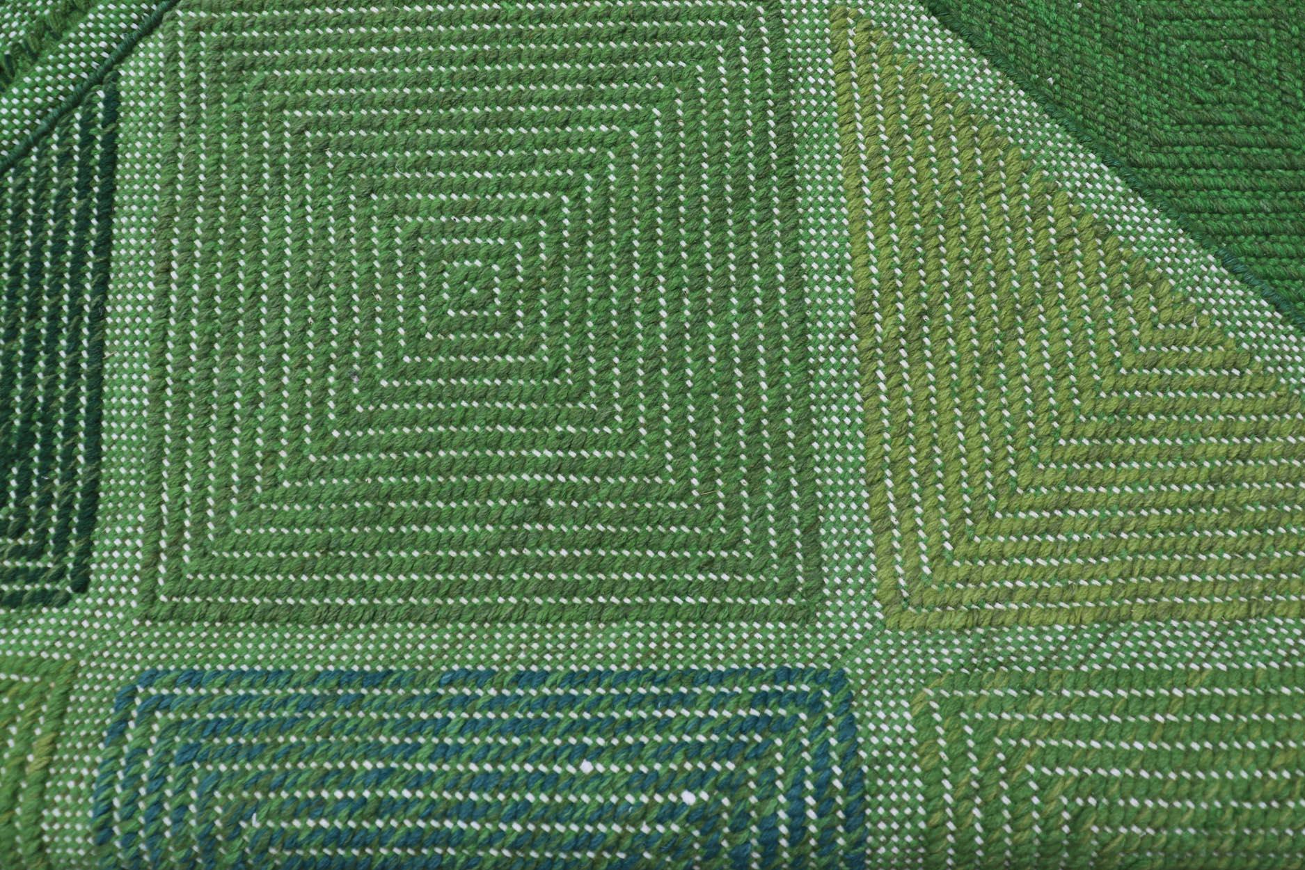 Skandinavischer Flachgewebe-Teppich mit geometrischen Mustern in üppigem Grün 4'0 x 6'2 im Angebot 1