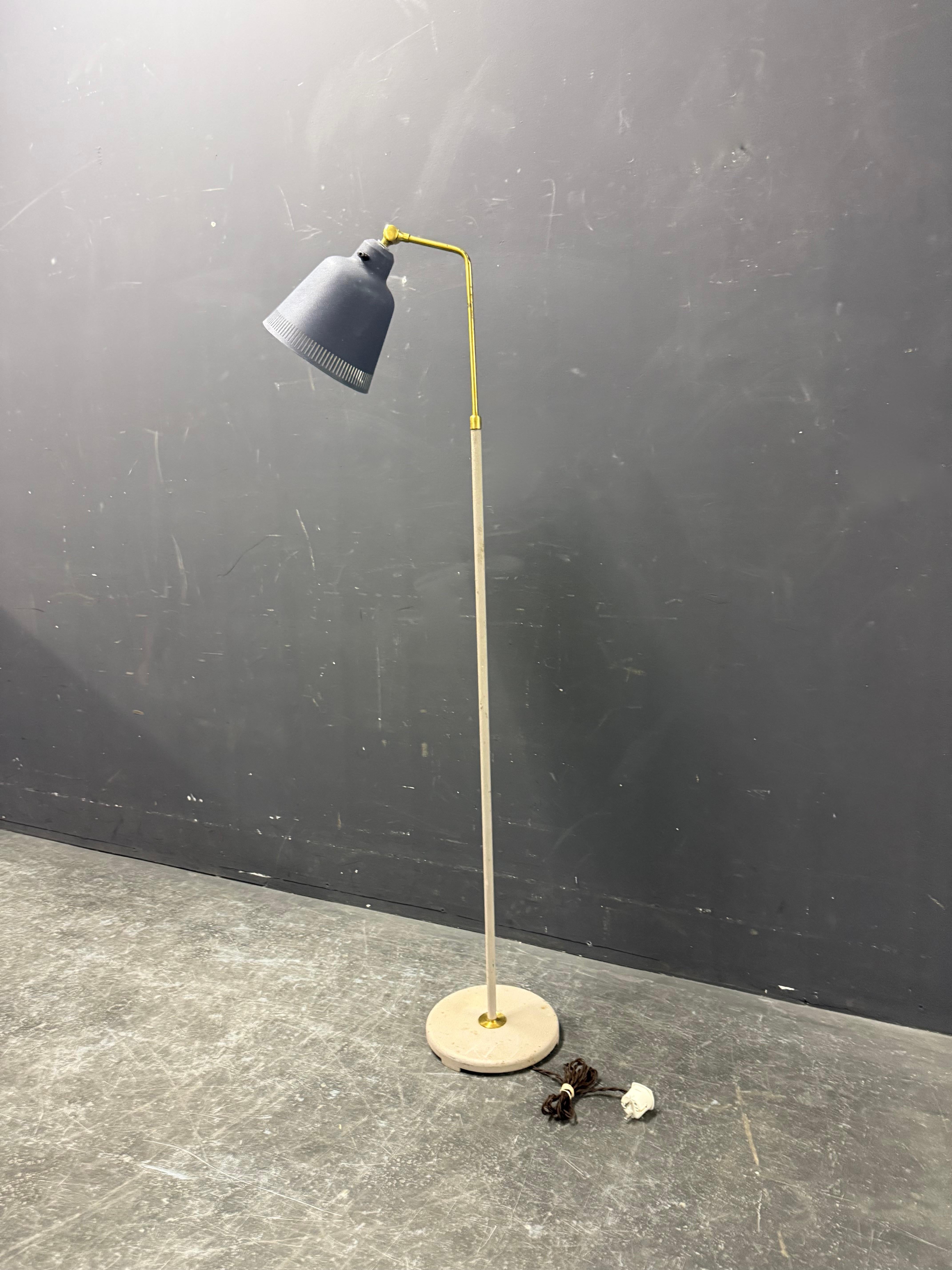 Laqué Lampadaire scandinave en vente