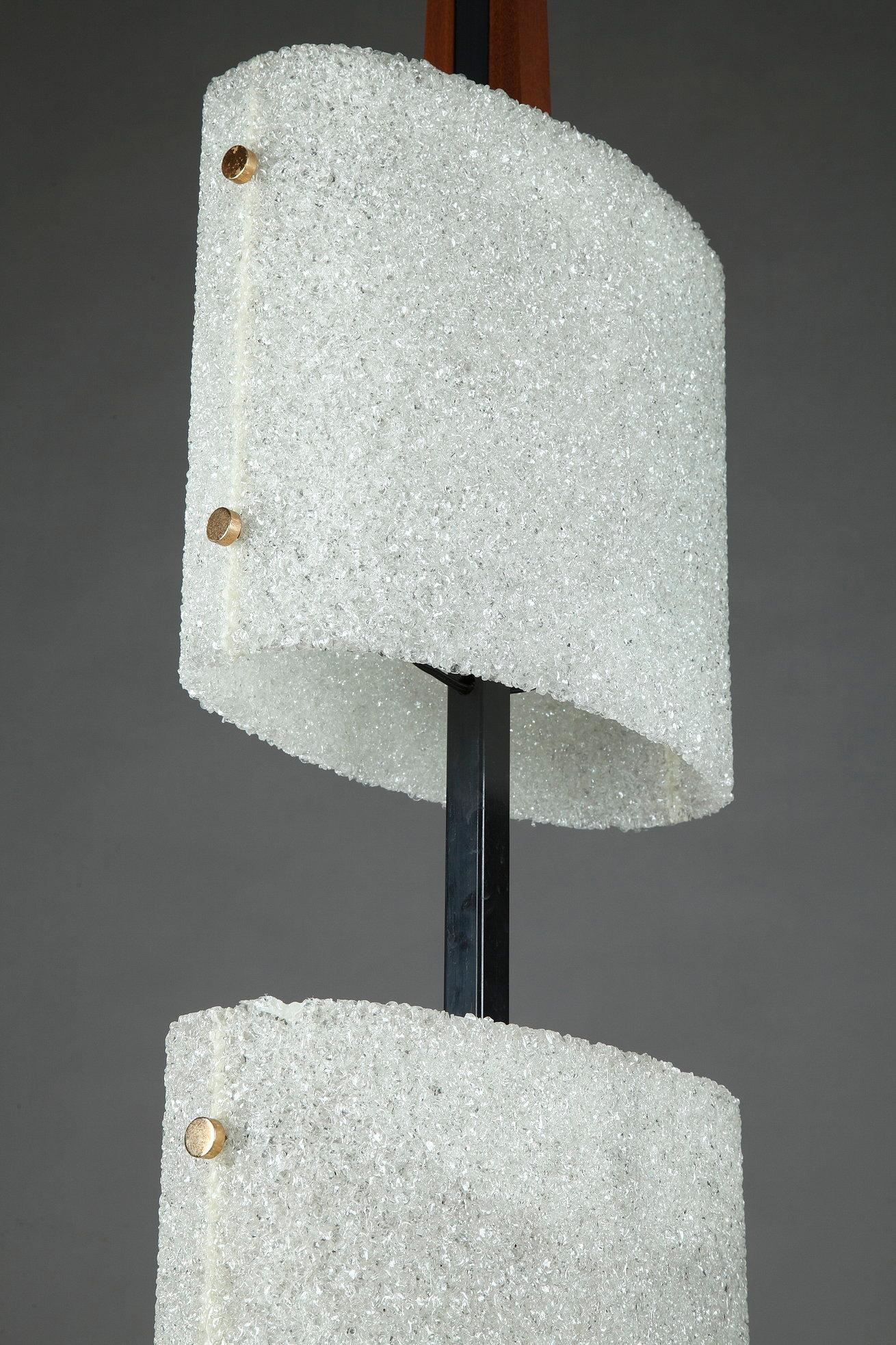 Lampada da terra scandinava in acciaio laccato nero e teak con due oggetti in granito. in vendita 5