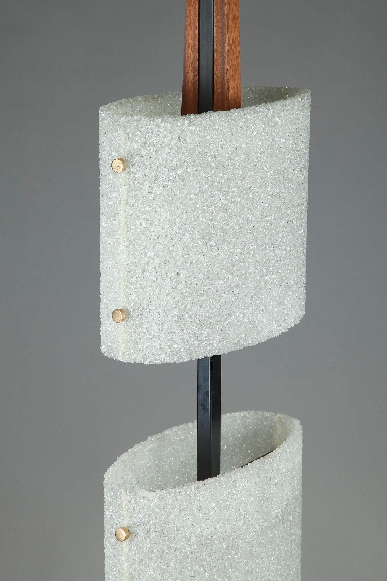 Lampadaire scandinave en acier laqué noir et teck avec deux fermoirs en granit en vente 2