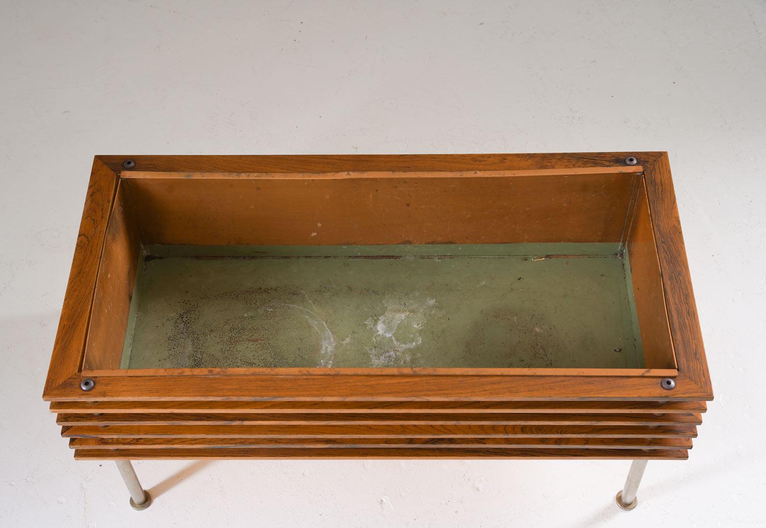Suédois Table à fleurs scandinave Miami de Nils Jonsson pour Troeds en vente