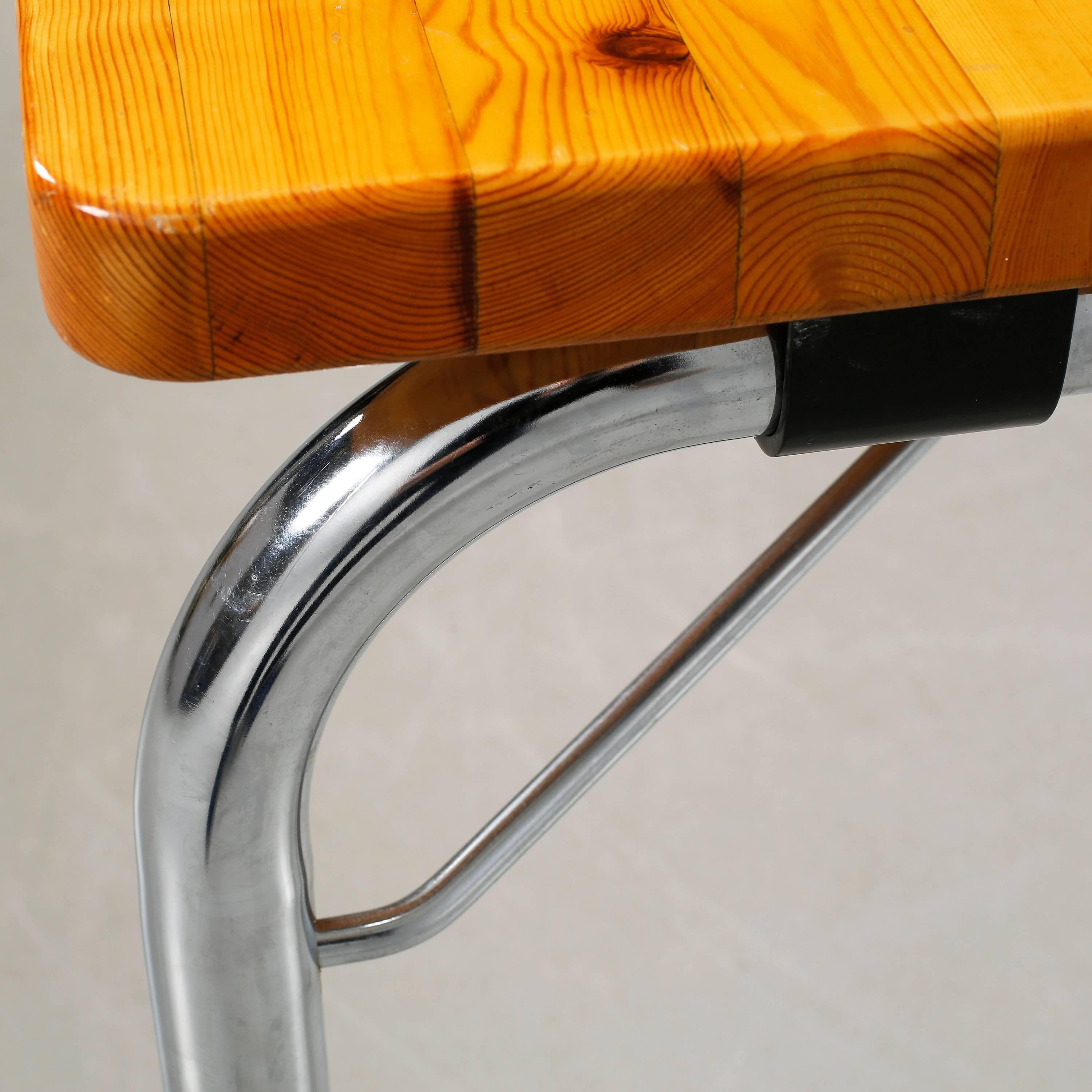 Dining table in lacquered pine top and foldable polished chrome legs, designed by Börge Lindau & Bo Lindekrantz and manufactured by Lammhults in Sweden in 1970.