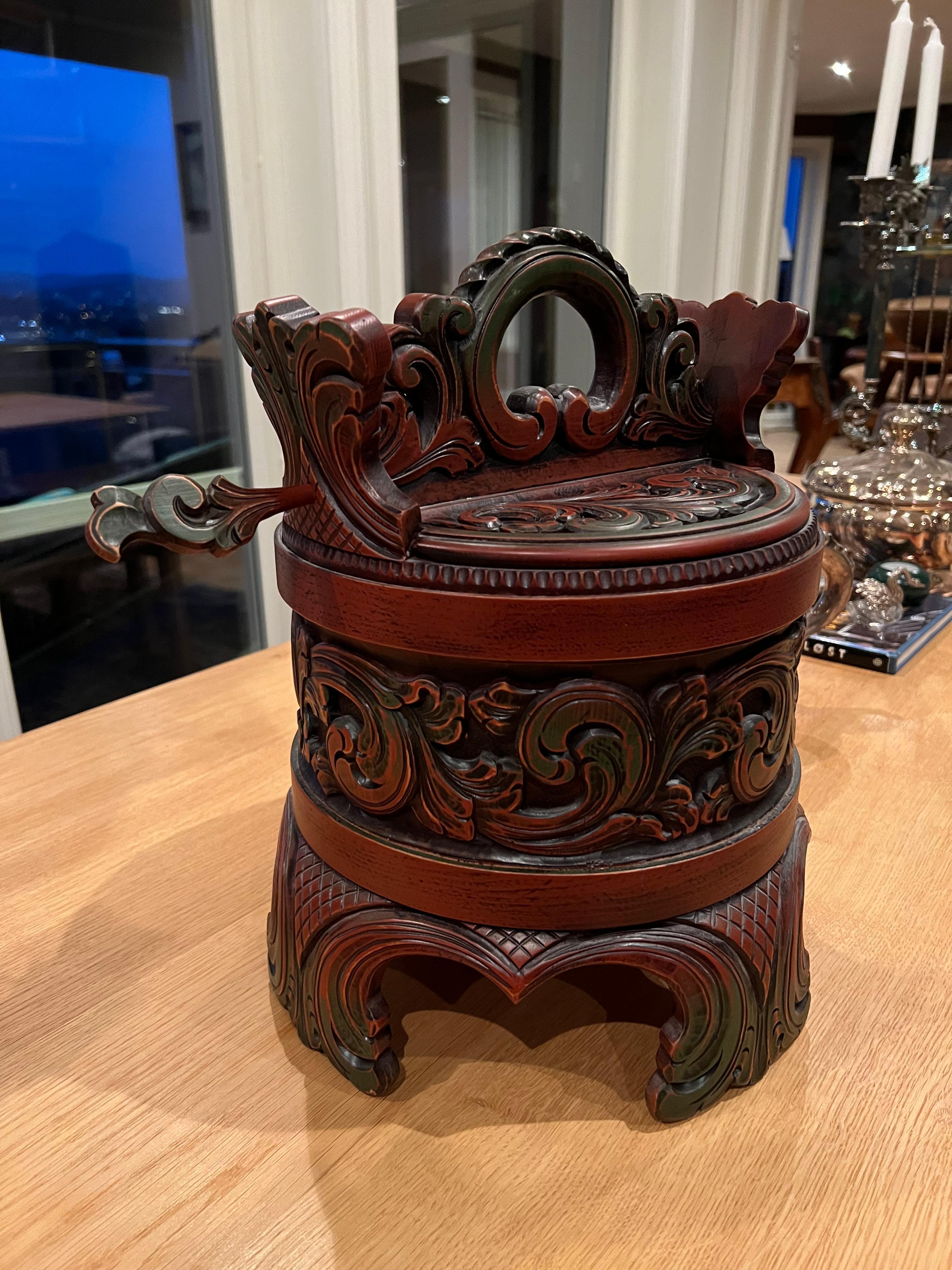 Artisanat Seau à beurre de ferme scandinave, fabriqué à la main, Norvège, signé en vente