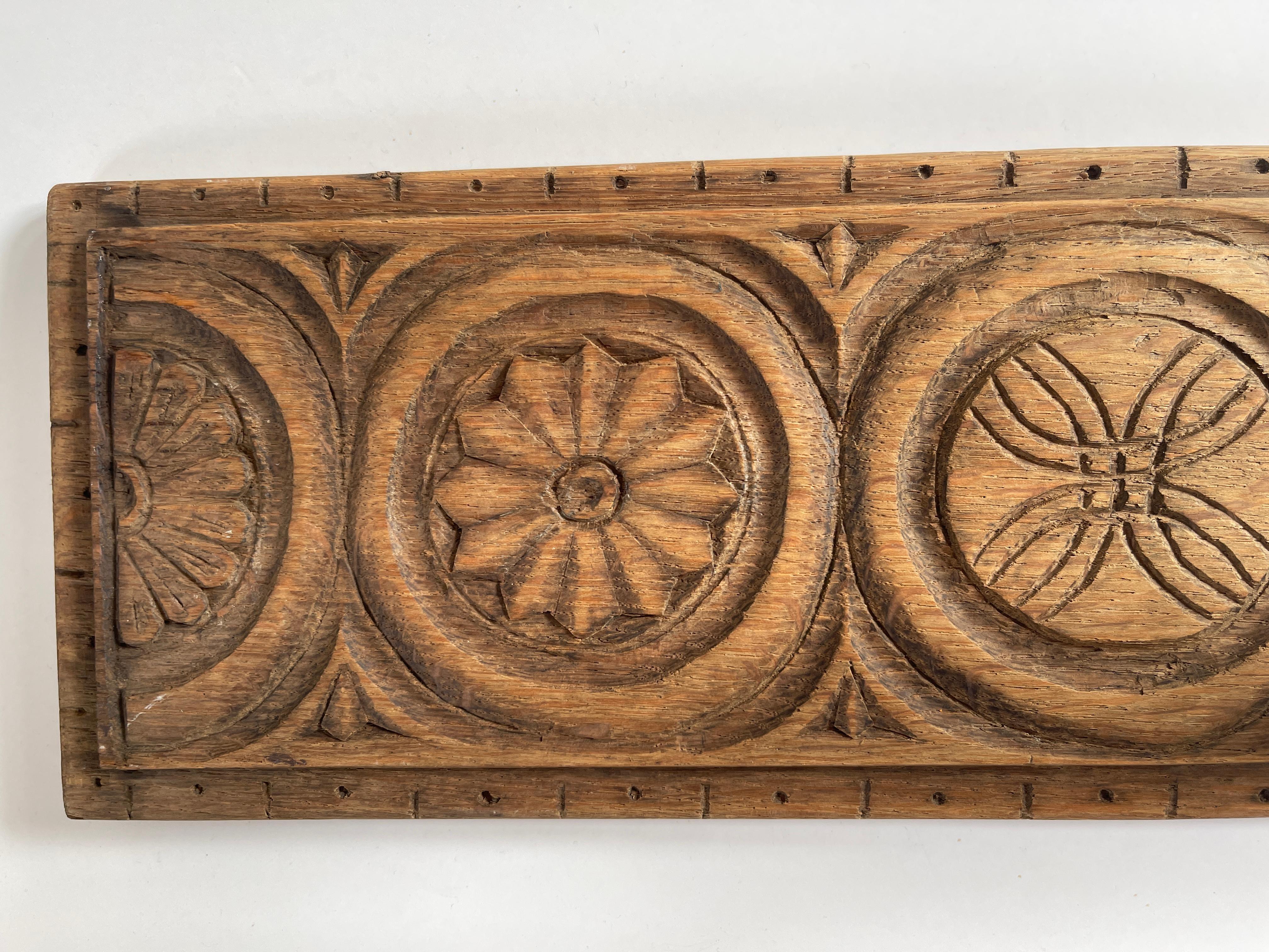 Scandinavian Folk Art Hand Carved Oak Mangle Board In Good Condition For Sale In New York, NY