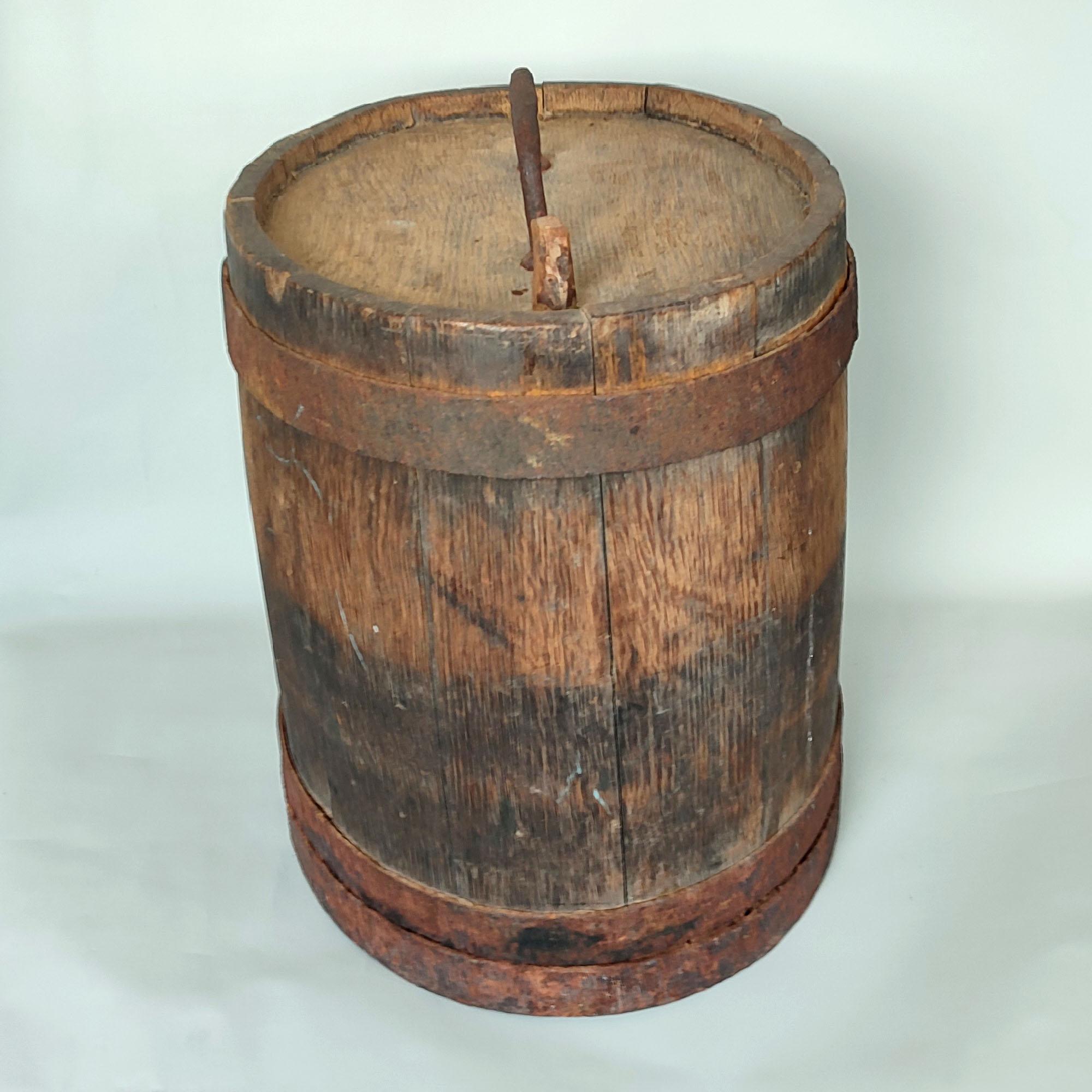 Skandinavische Volkskunst-Weinkanne aus Alkoholz aus Eiche, 19. Jahrhundert im Angebot 3