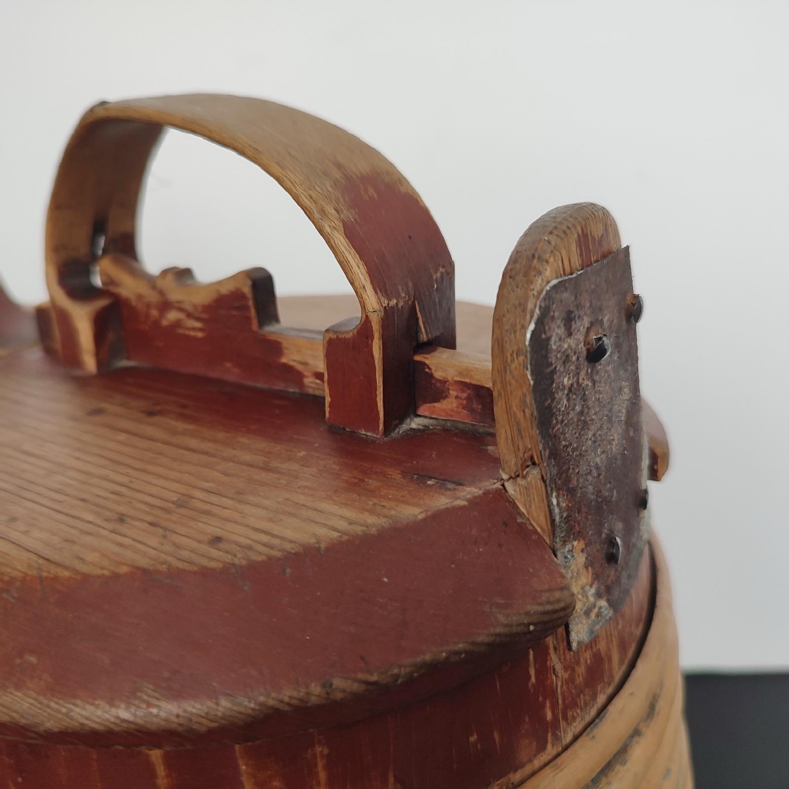 Boccale con coperchio in legno di arte popolare scandinava, norvegese, datato 1865 in vendita 4