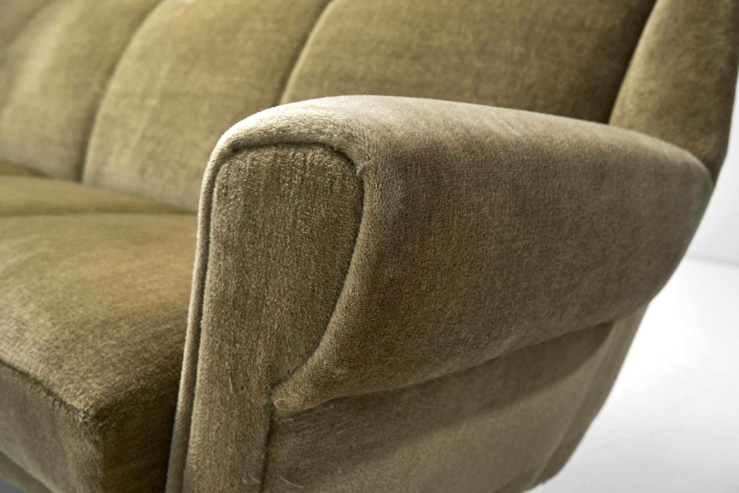 Canapé scandinave vert à quatre places, Scandinavie, milieu du 20e siècle en vente 4