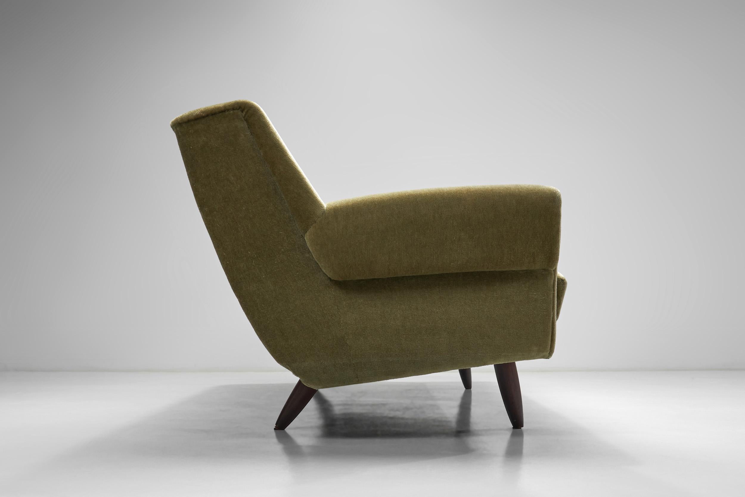 Canapé scandinave vert à quatre places, Scandinavie, milieu du 20e siècle en vente 5