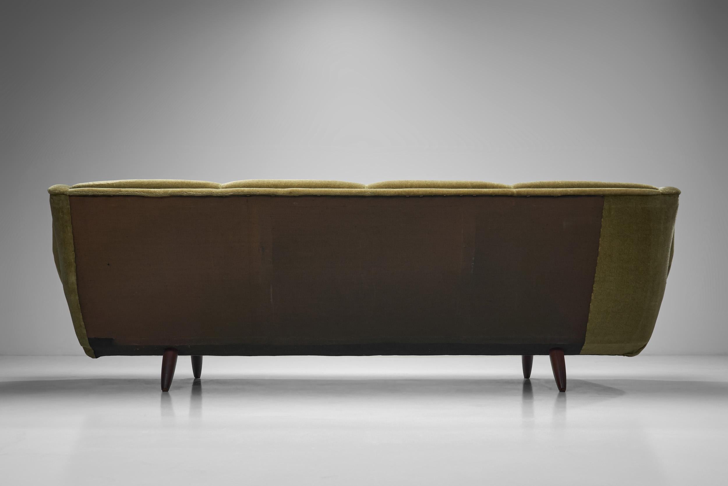 Canapé scandinave vert à quatre places, Scandinavie, milieu du 20e siècle en vente 6