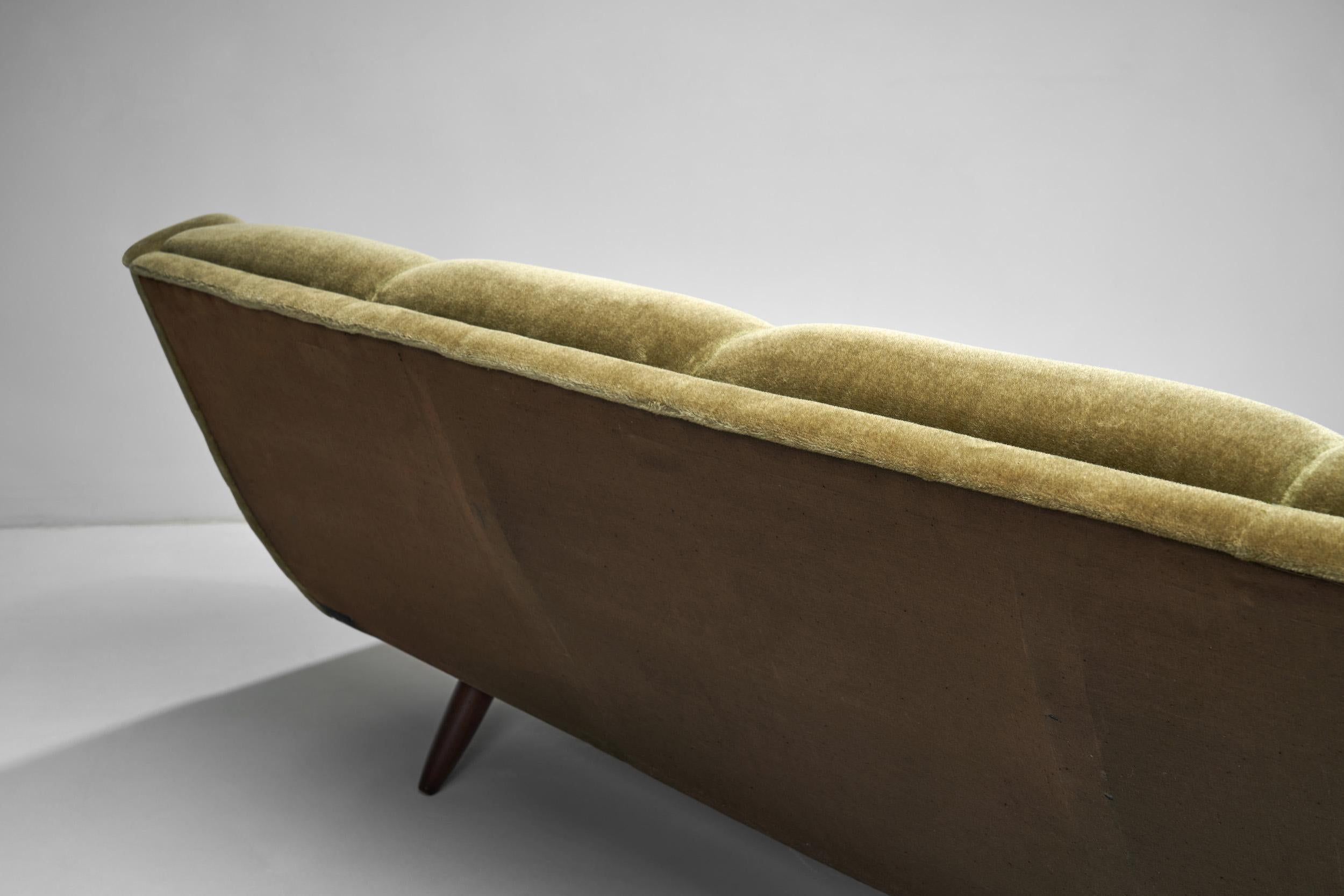 Canapé scandinave vert à quatre places, Scandinavie, milieu du 20e siècle en vente 7