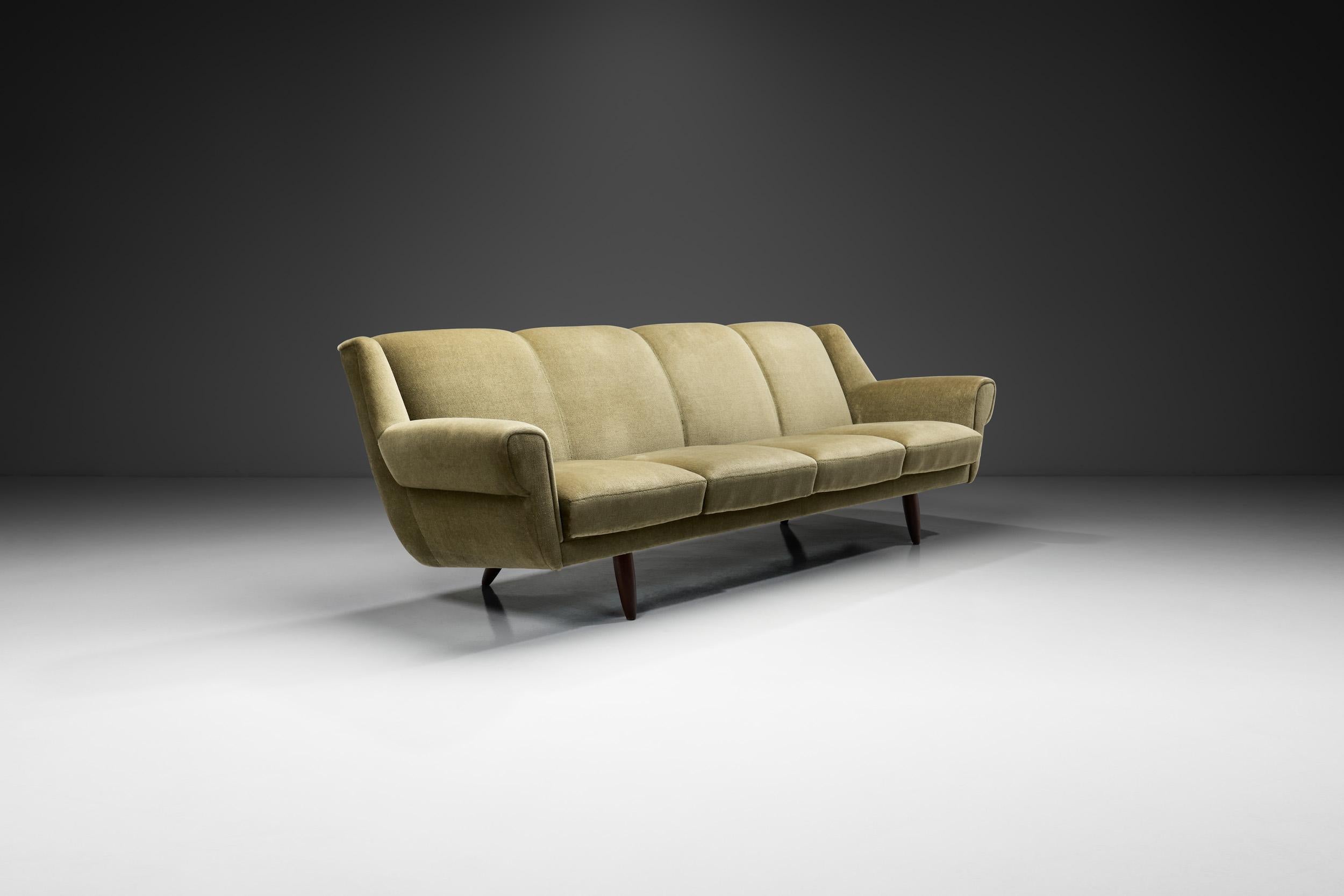 Scandinave Canapé scandinave vert à quatre places, Scandinavie, milieu du 20e siècle en vente