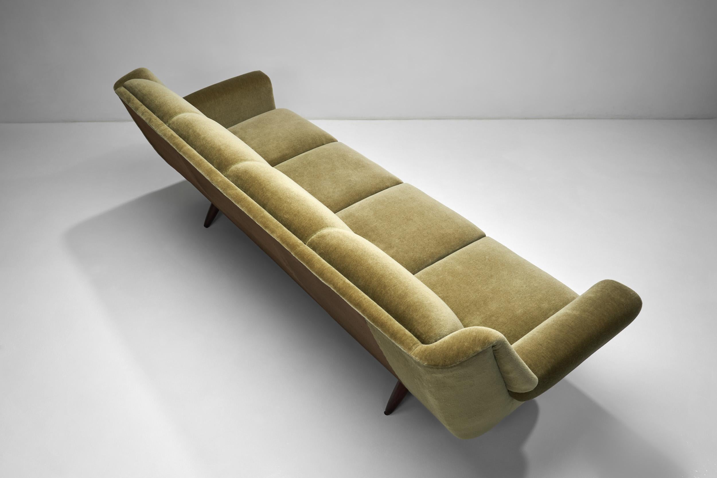20ième siècle Canapé scandinave vert à quatre places, Scandinavie, milieu du 20e siècle en vente