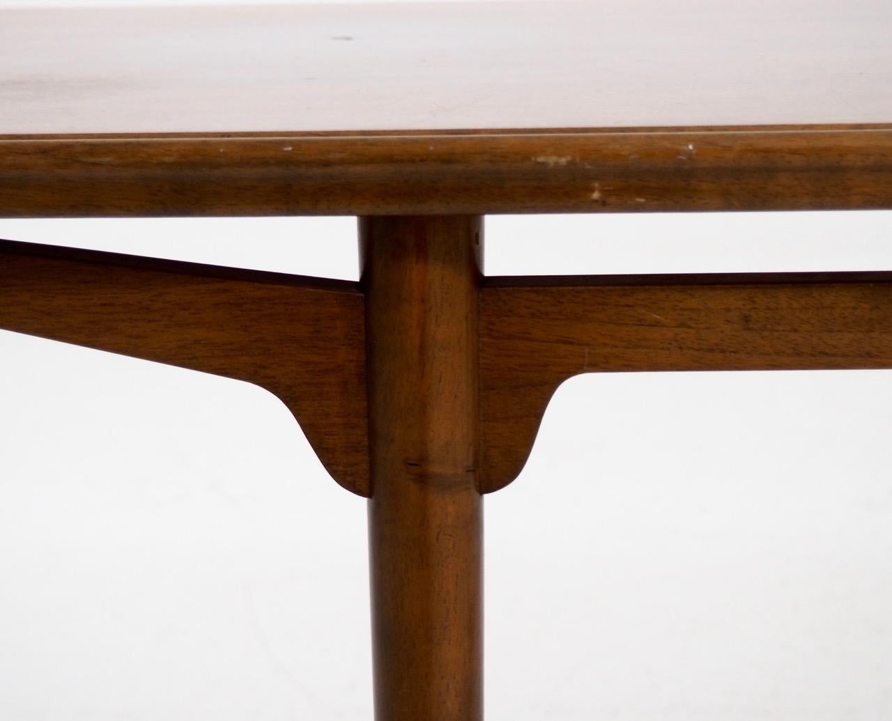 Table basse scandinave autoportante en teck, années 1960 en vente 1