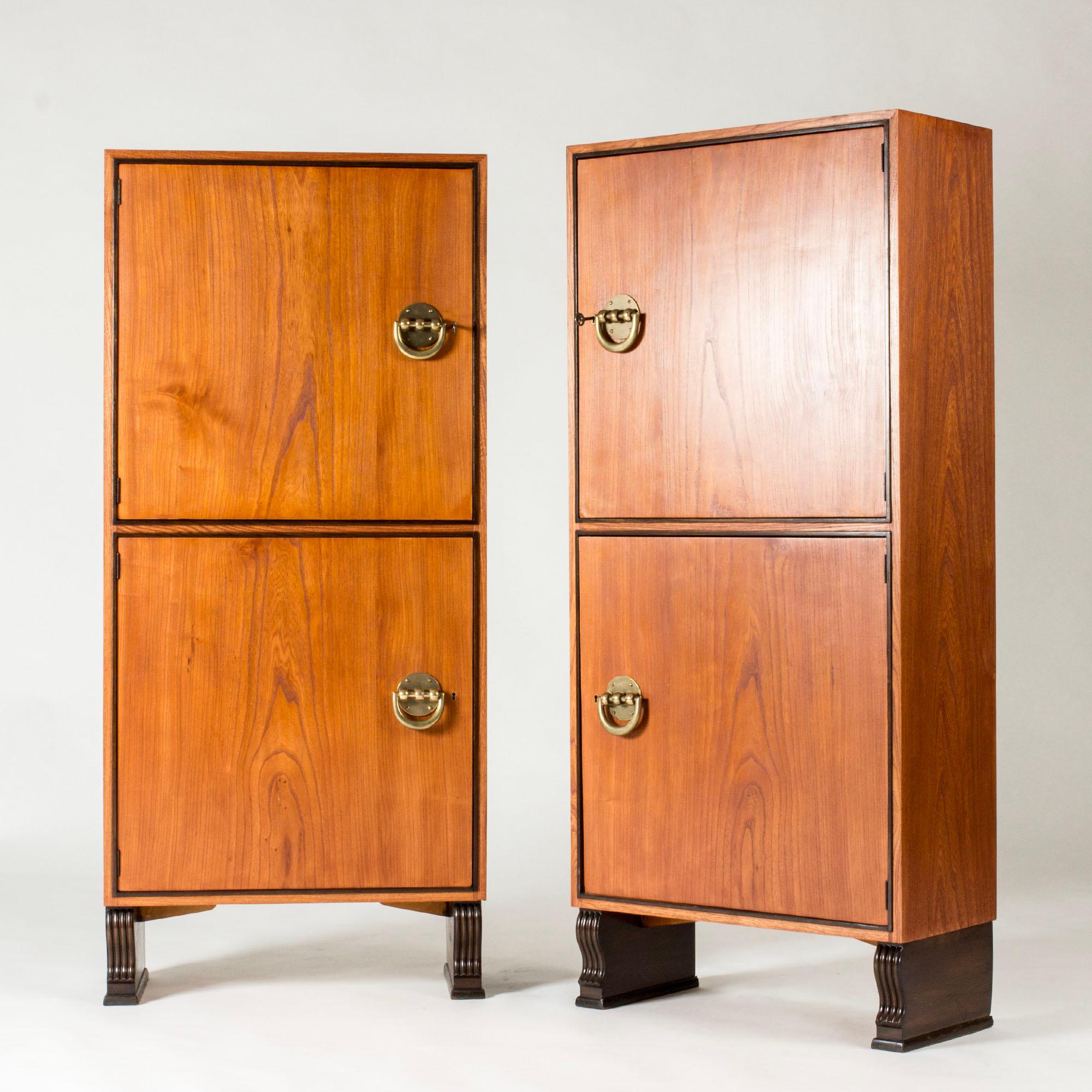 Pair of beautiful cabinets by Otto Schulz, in a neat size. Made from mahogany with sculpted legs in stained wood. Decorative brass handles in a generous size, keys with the “Boet” logo. Later glass shelving.