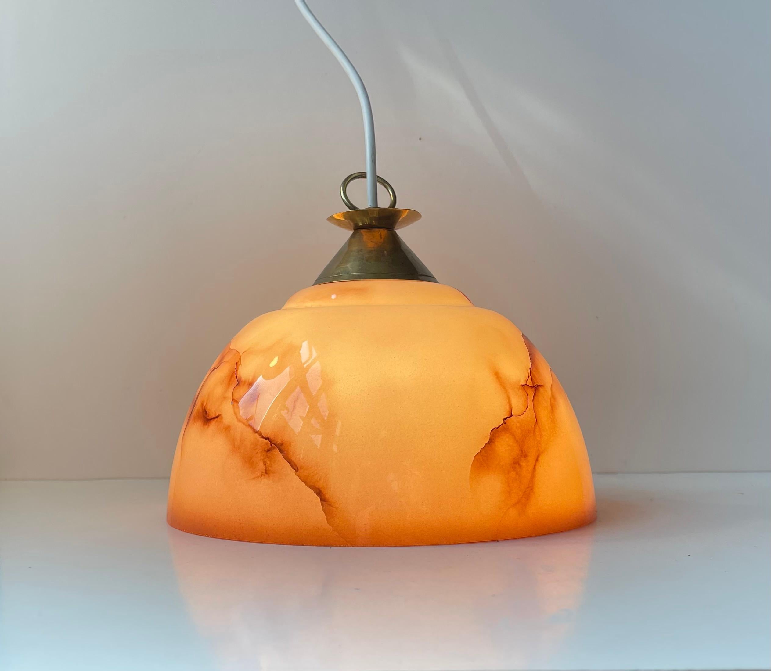 Lampada da soffitto scandinava funzionalista in ottone e vetro di marmo rosa, anni '40 in vendita 3