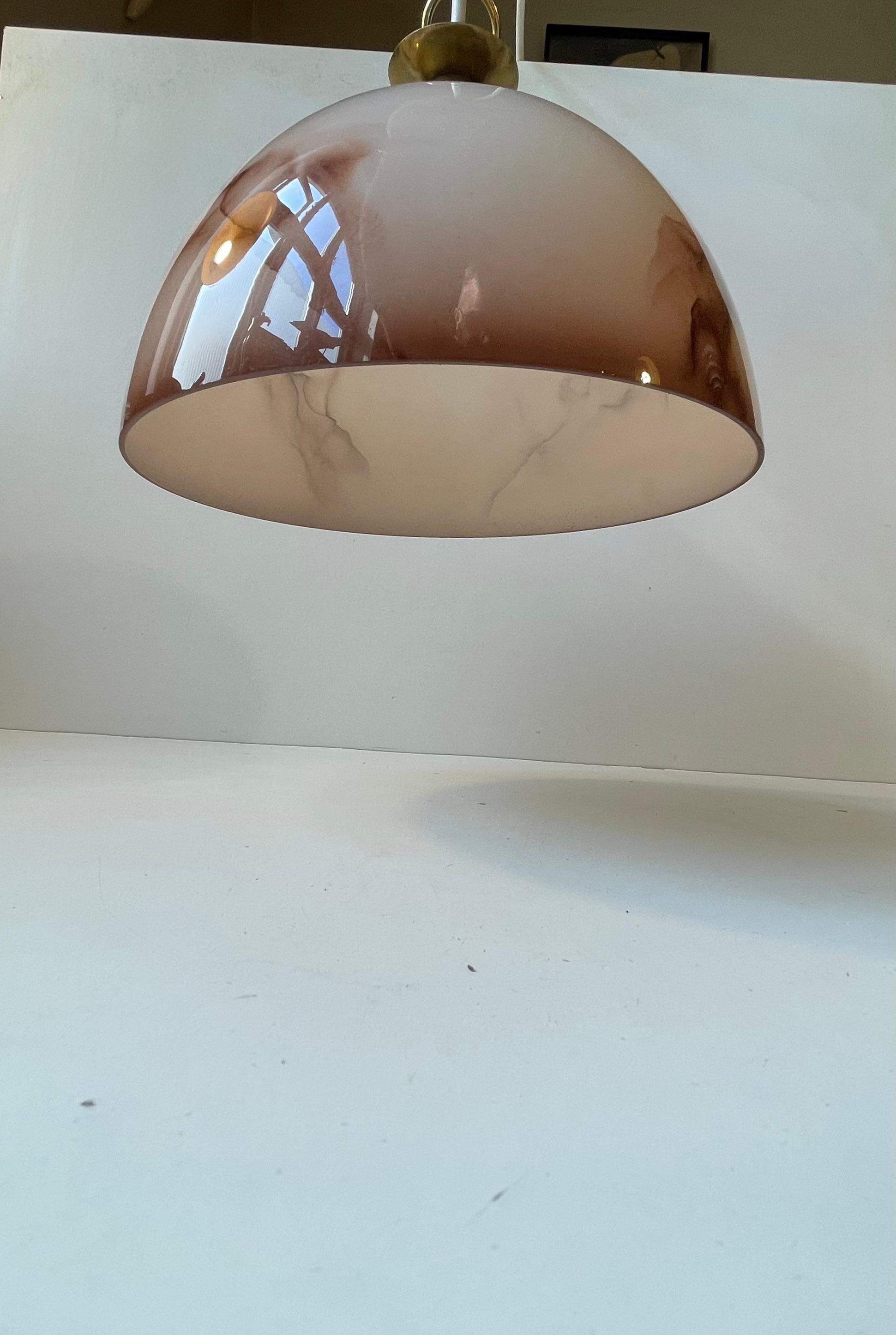 Metà XX secolo Lampada da soffitto scandinava funzionalista in ottone e vetro di marmo rosa, anni '40 in vendita